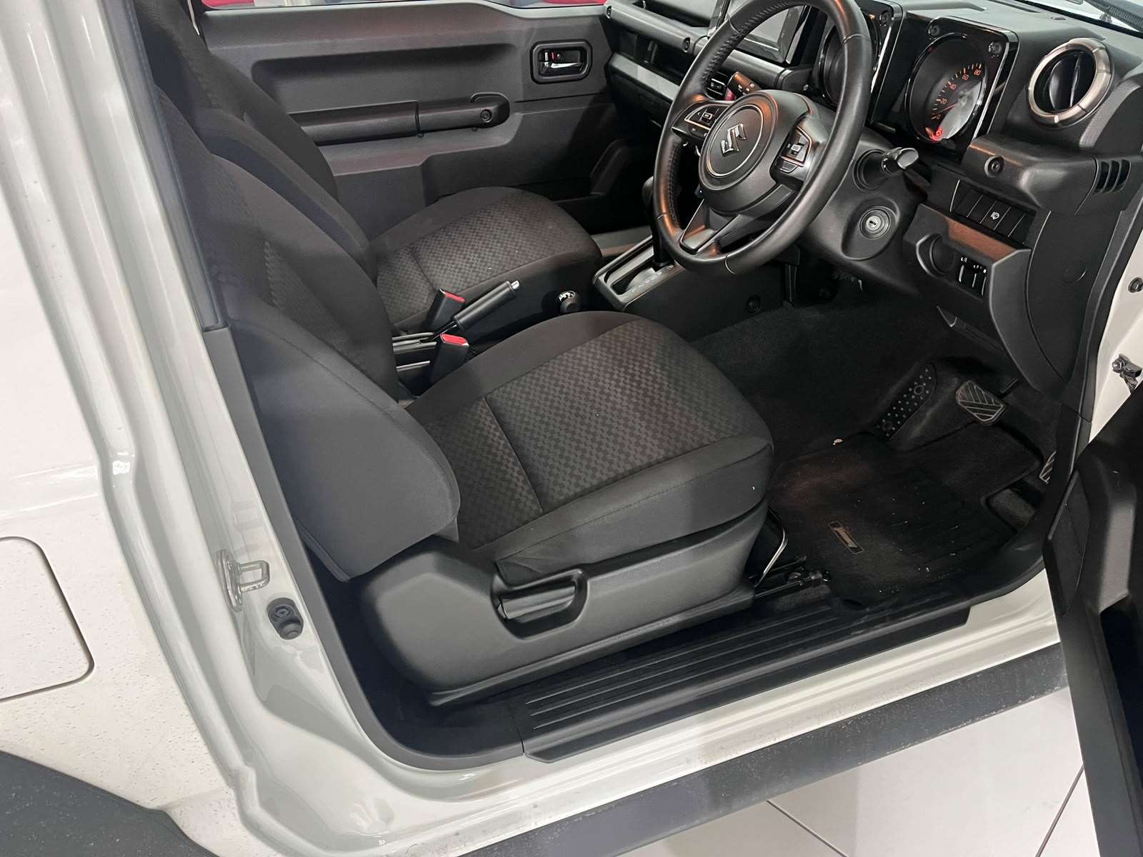 2023 Suzuki Jimny 1.5i GLX AT - Image 7