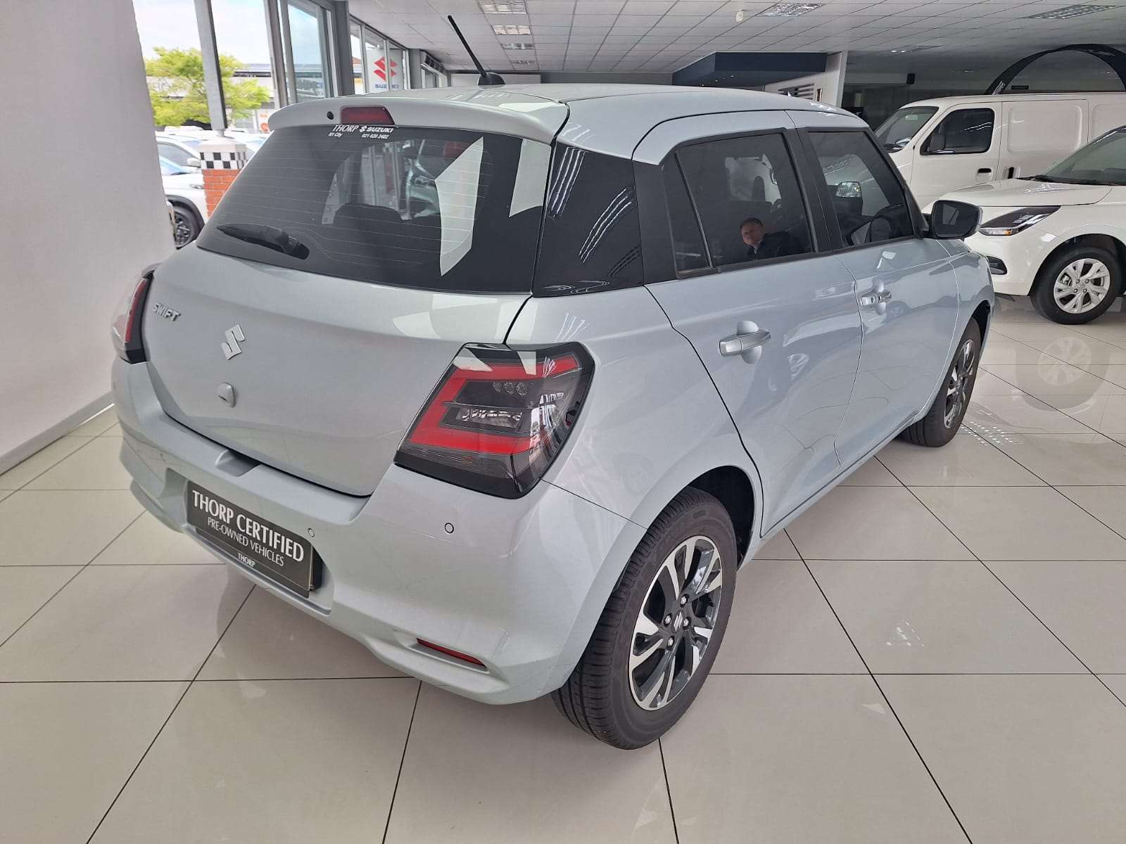 2024 Suzuki Swift 1.2 GLX 5MT New - Image 5