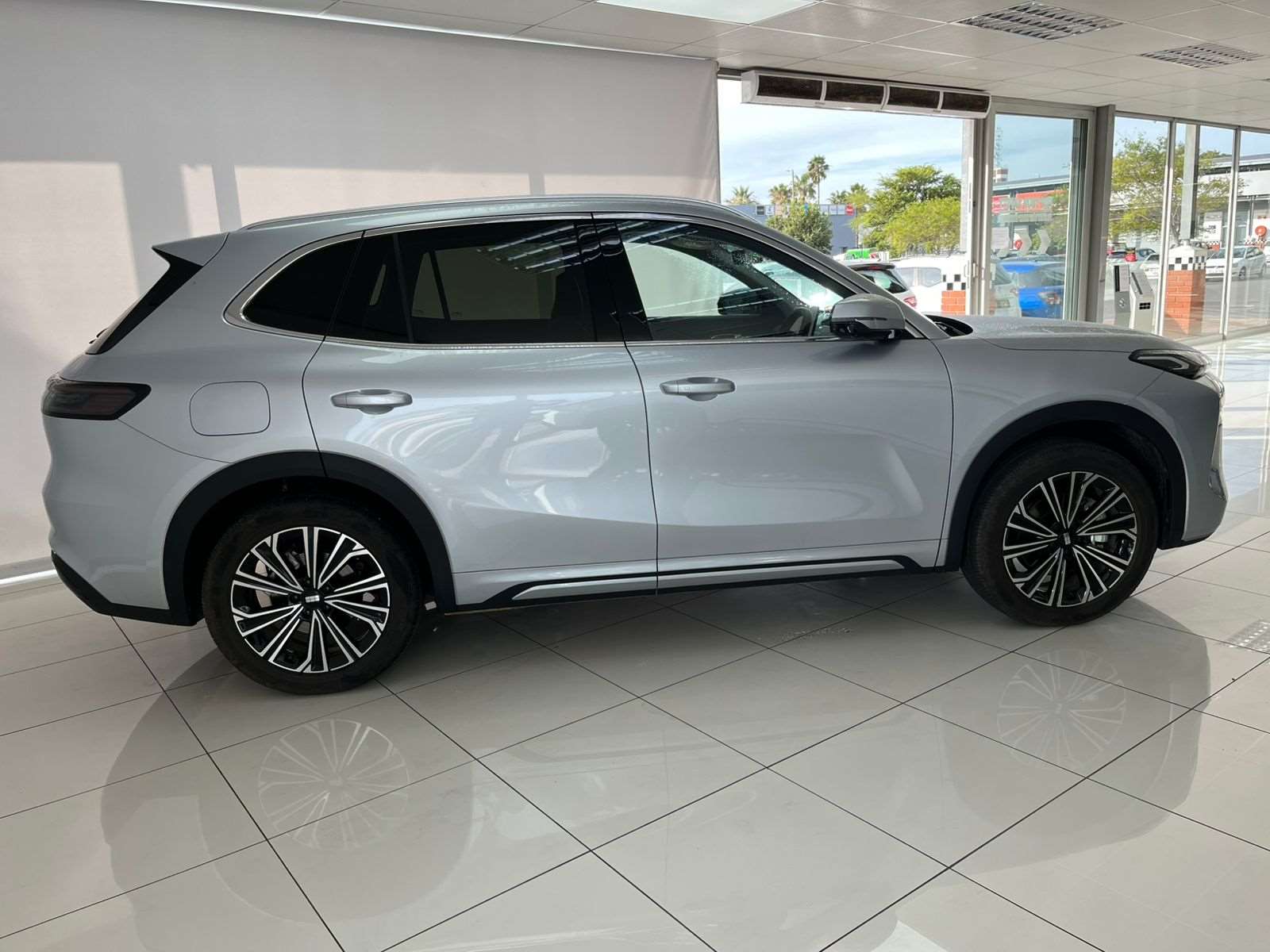2026 Geely E5 Em-I Apex - Image 2