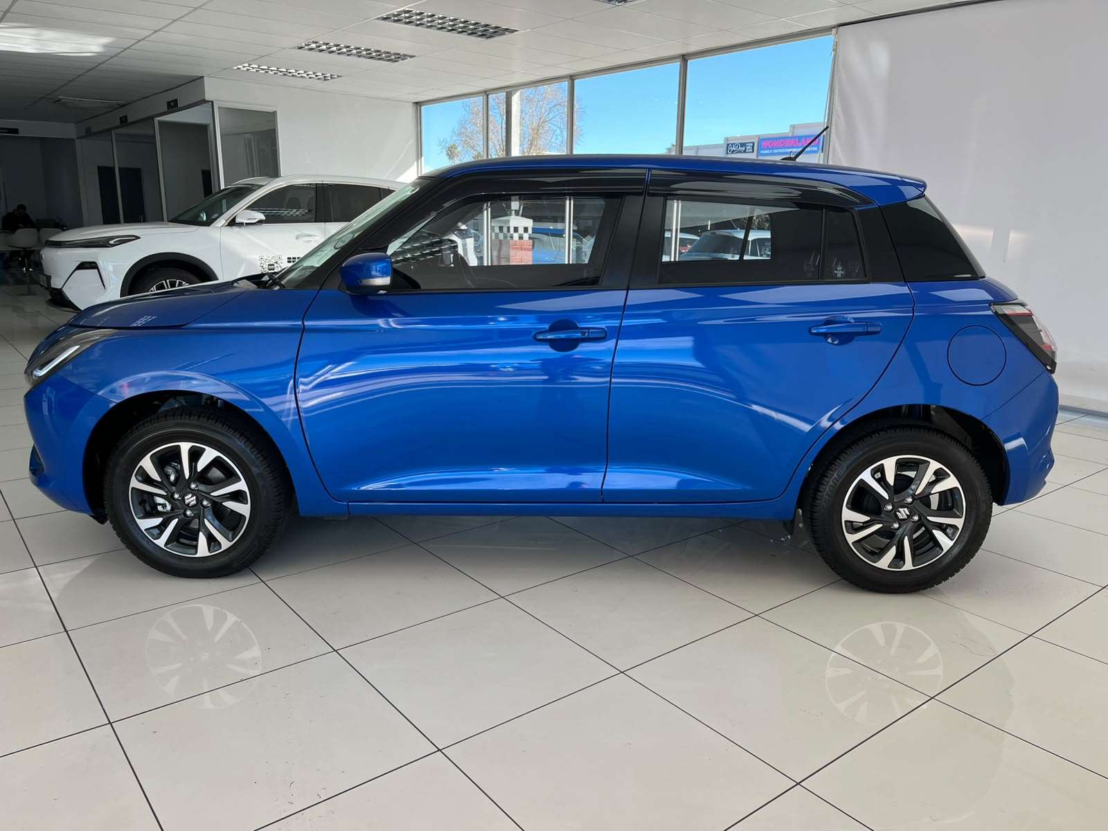 2026 Suzuki Swift 1.2 GLX 5MT New - Image 4