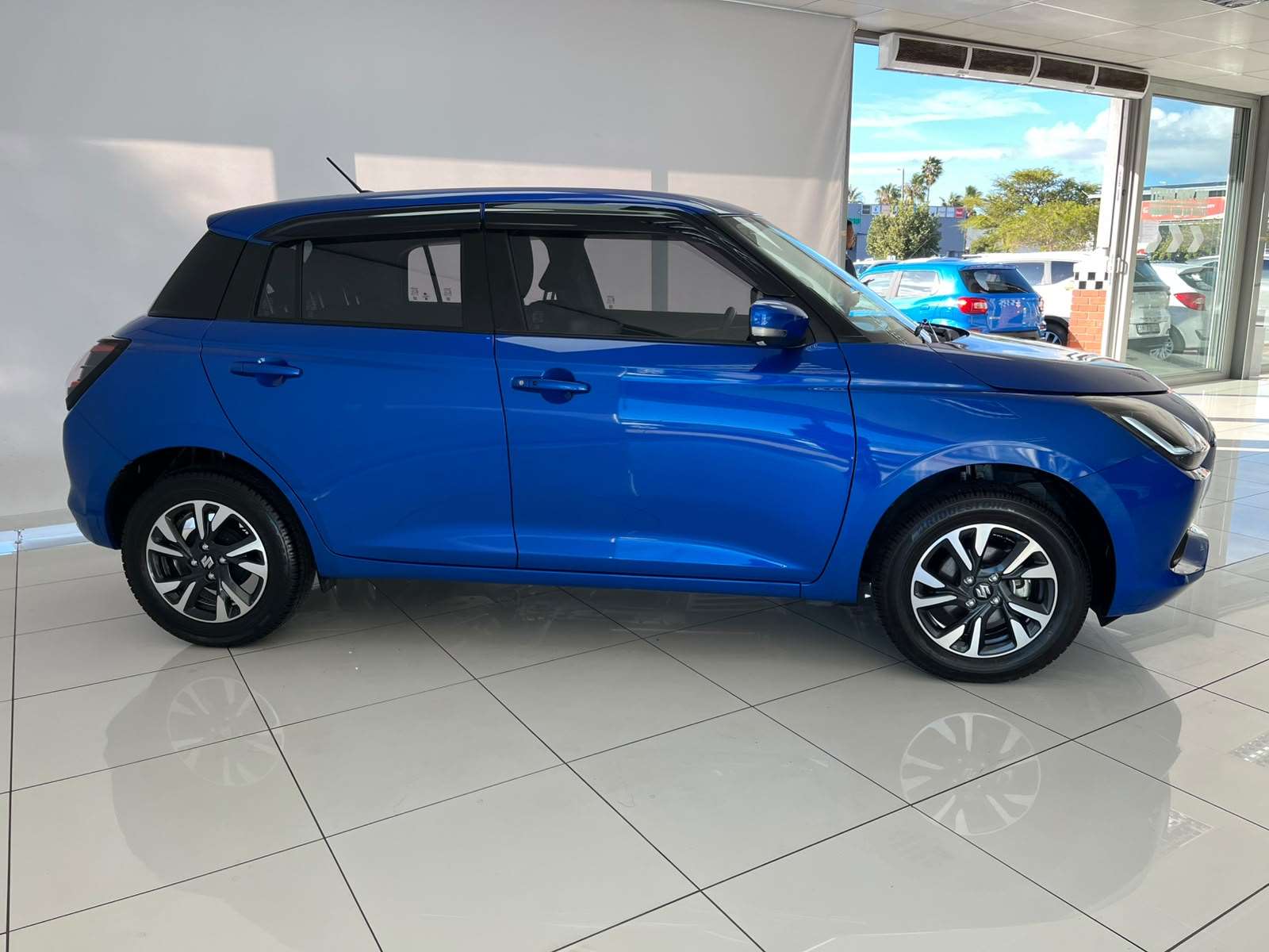 2026 Suzuki Swift 1.2 GLX 5MT New - Image 2