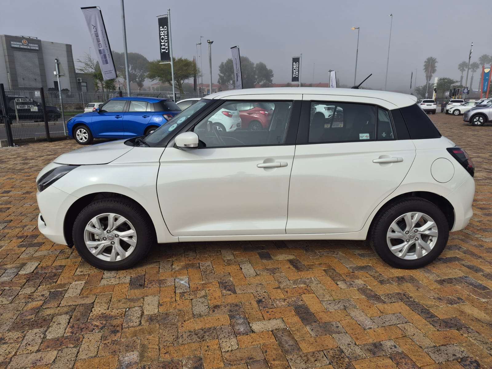 2025 Suzuki Swift 1.2 GL+ AT - Image 4