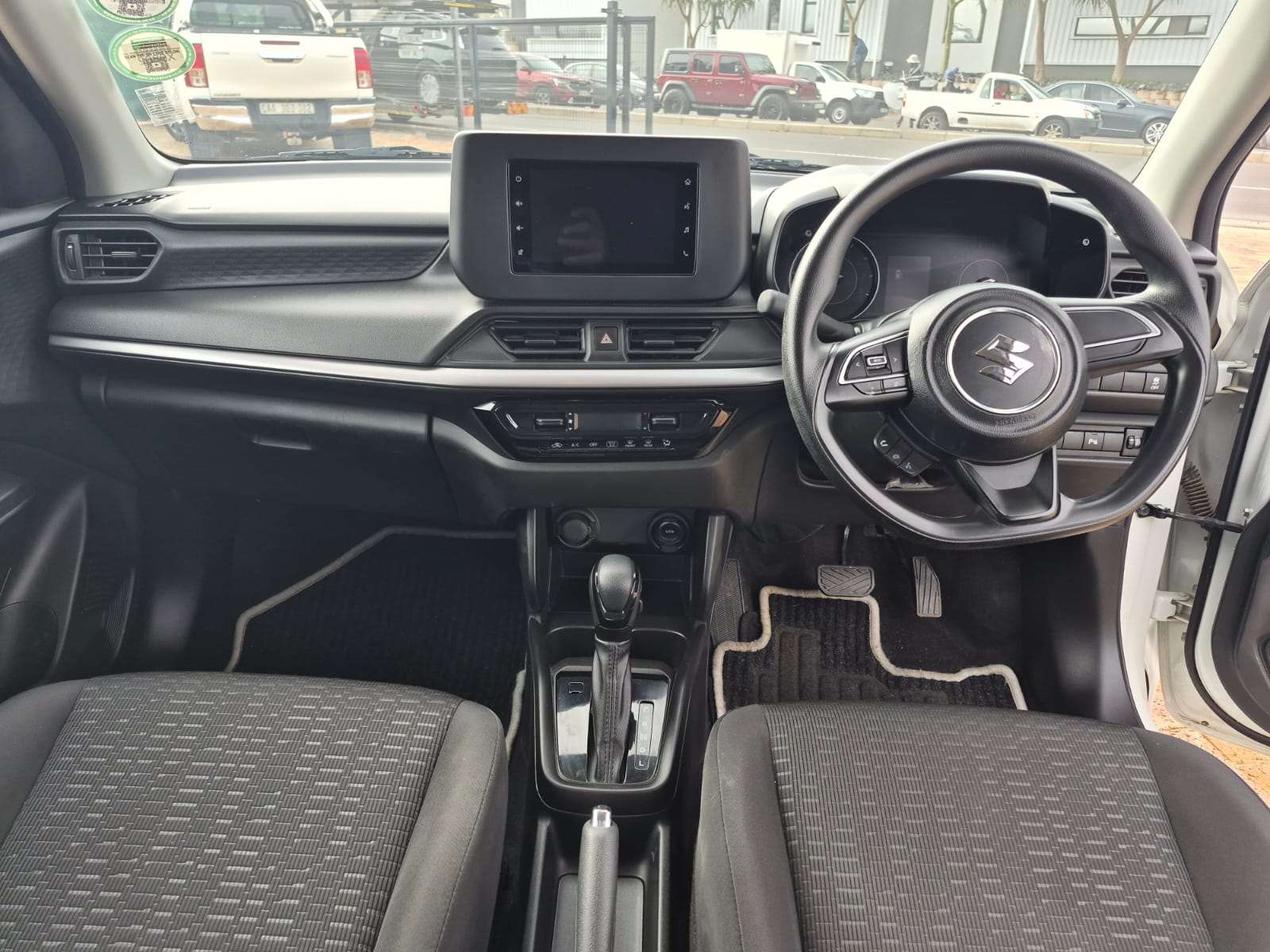 2025 Suzuki Swift 1.2 GL+ AT - Image 9