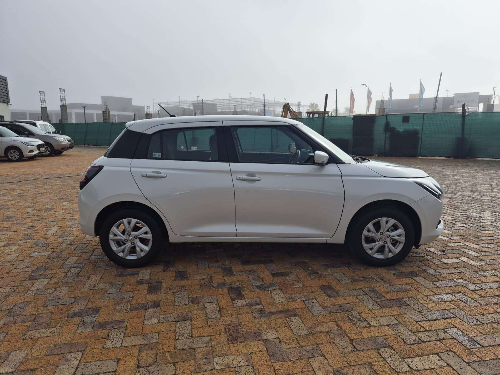 2025 Suzuki Swift 1.2 GL+ AT - Image 5