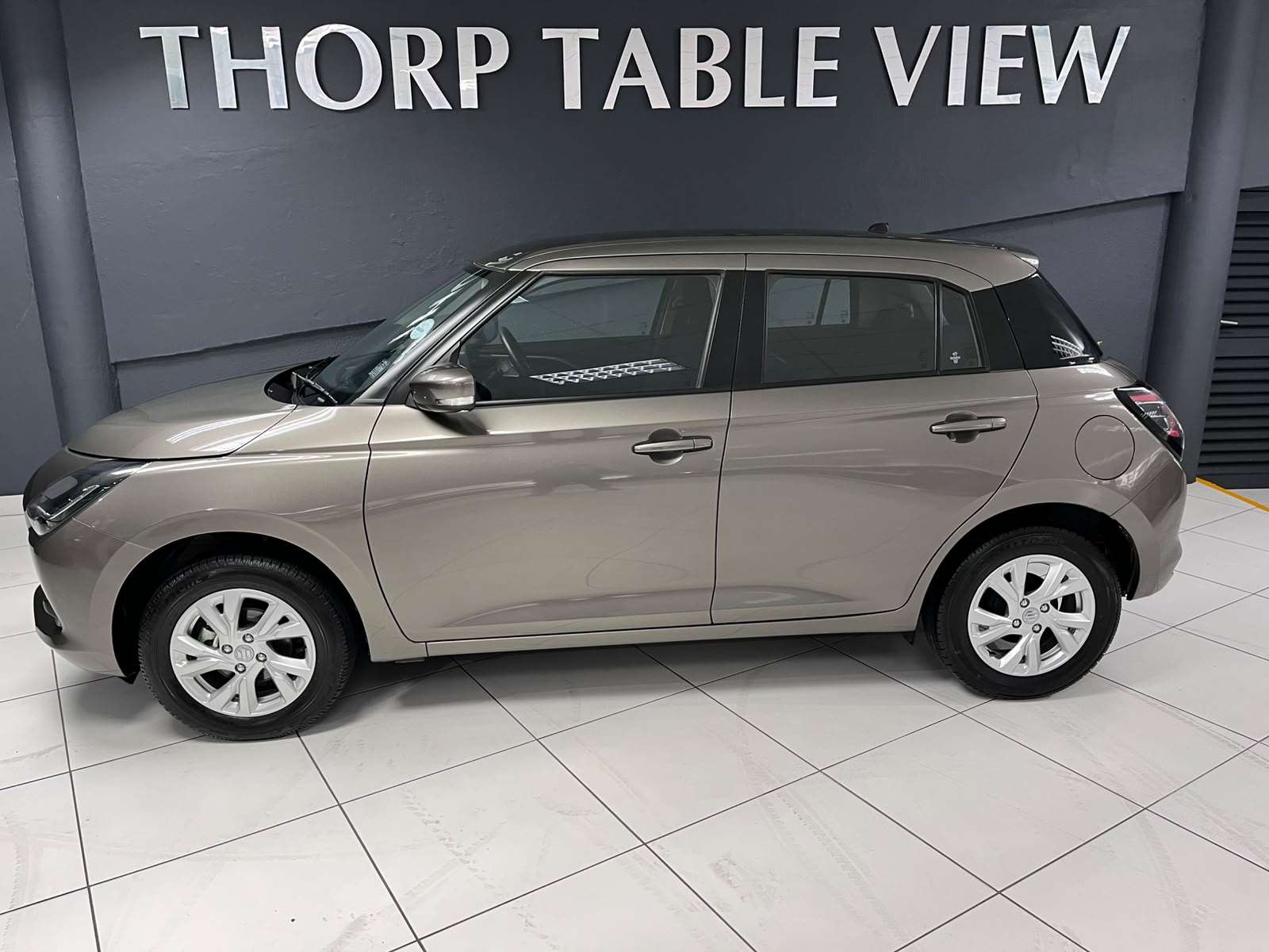 2025 Suzuki Swift 1.2 GL+ 5MT New - Image 4