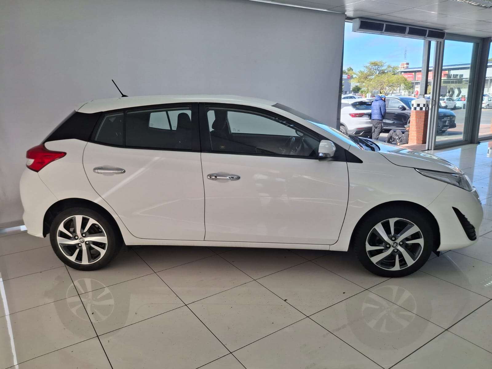 2019 Toyota Yaris YARIS 1.5 XS CVT 5Dr - Image 2