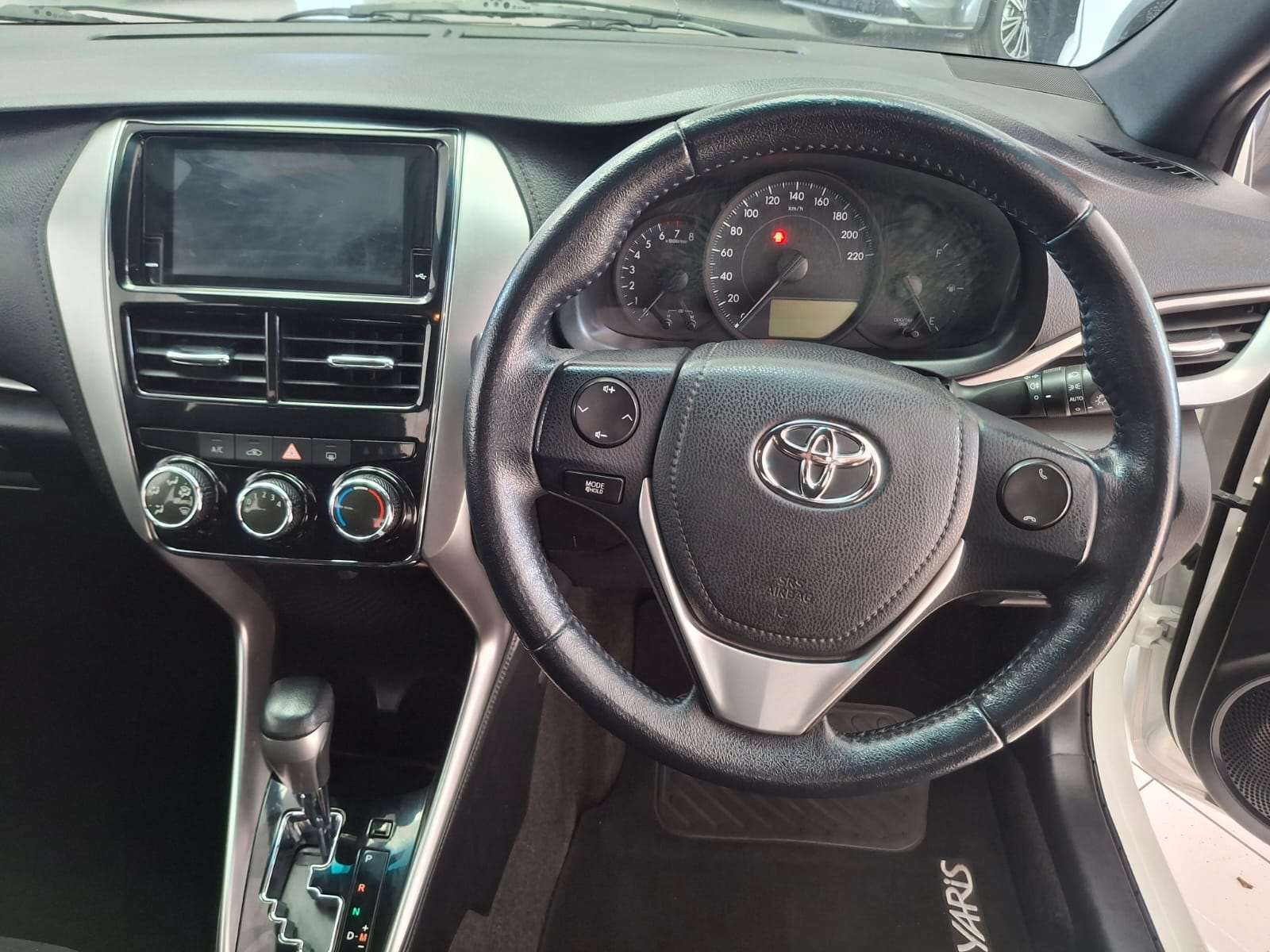 2019 Toyota Yaris YARIS 1.5 XS CVT 5Dr - Image 16