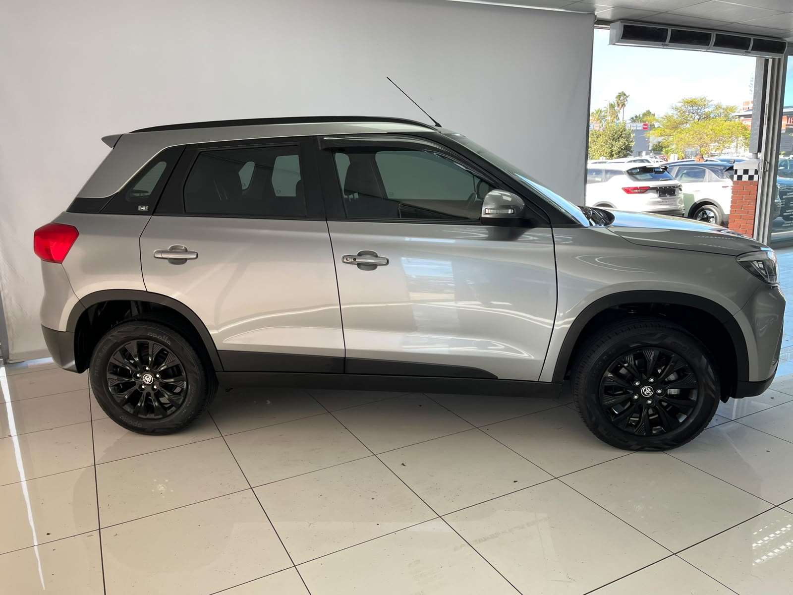 2022 Toyota URBAN CRUISER URBAN CRUISER 1.5 Xs - Image 2