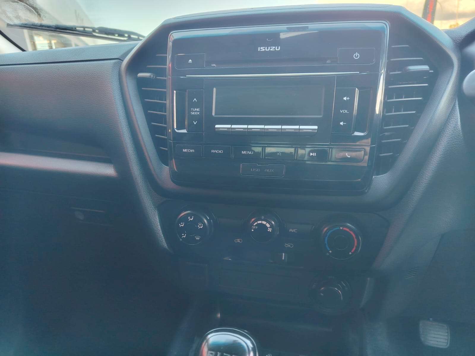 2023 Isuzu D-Max 1.9DI HR 4X4 S/Cab - Image 6