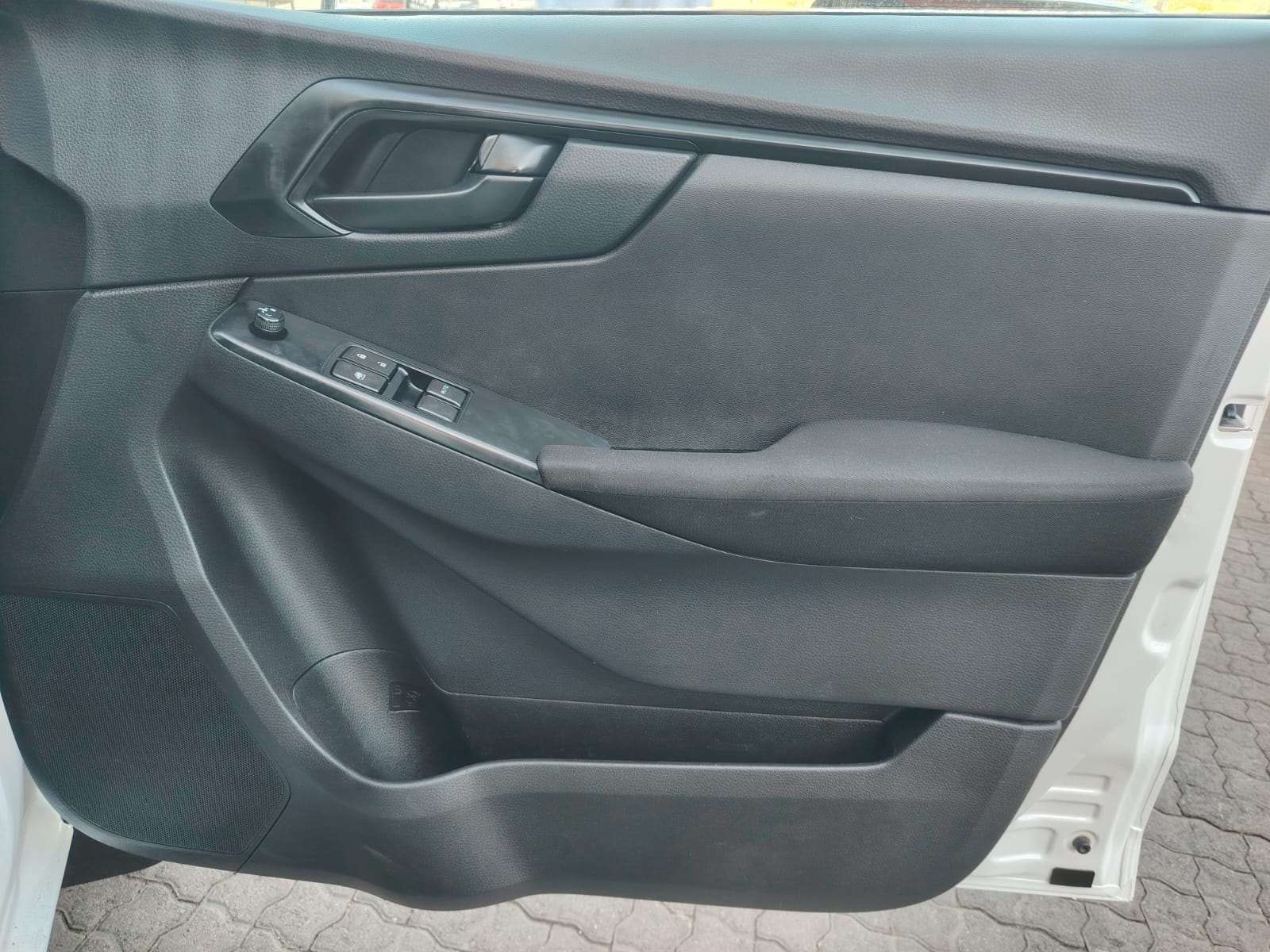 2023 Isuzu D-Max 1.9DI HR 4X4 S/Cab - Image 9