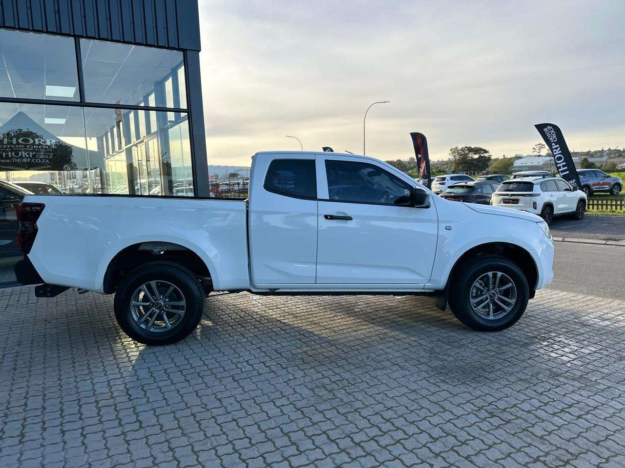 2022 Isuzu D-Max D-MAX 1.9 Ddi HR L E-CAB - Image 4