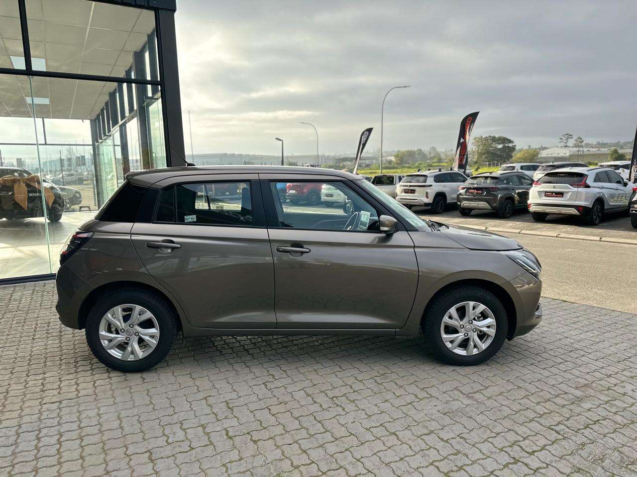 2025 Suzuki Swift 1.2 GL+ 5MT New - Image 4