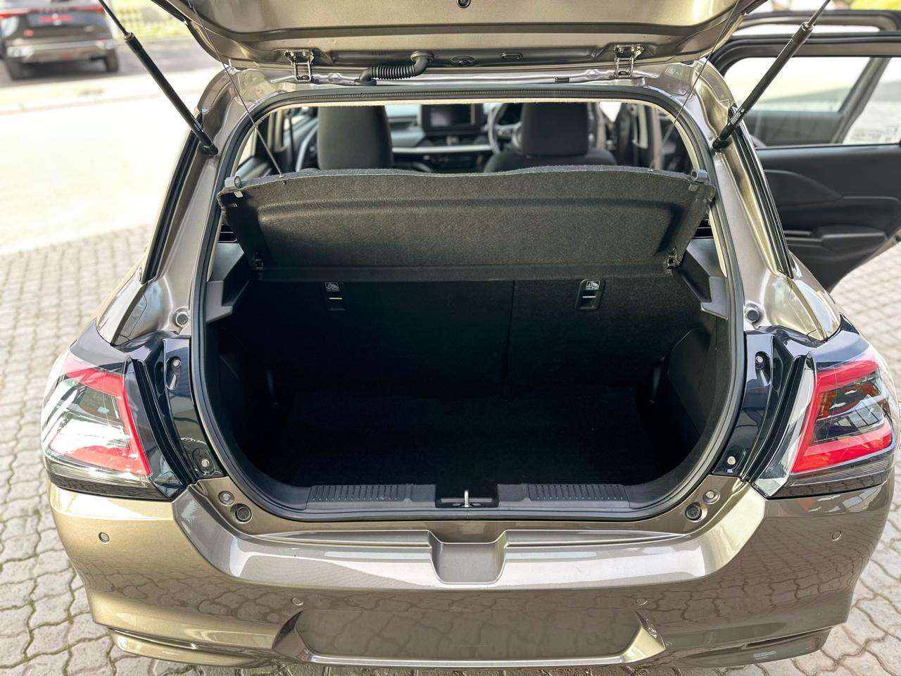 2025 Suzuki Swift 1.2 GL+ 5MT New - Image 9