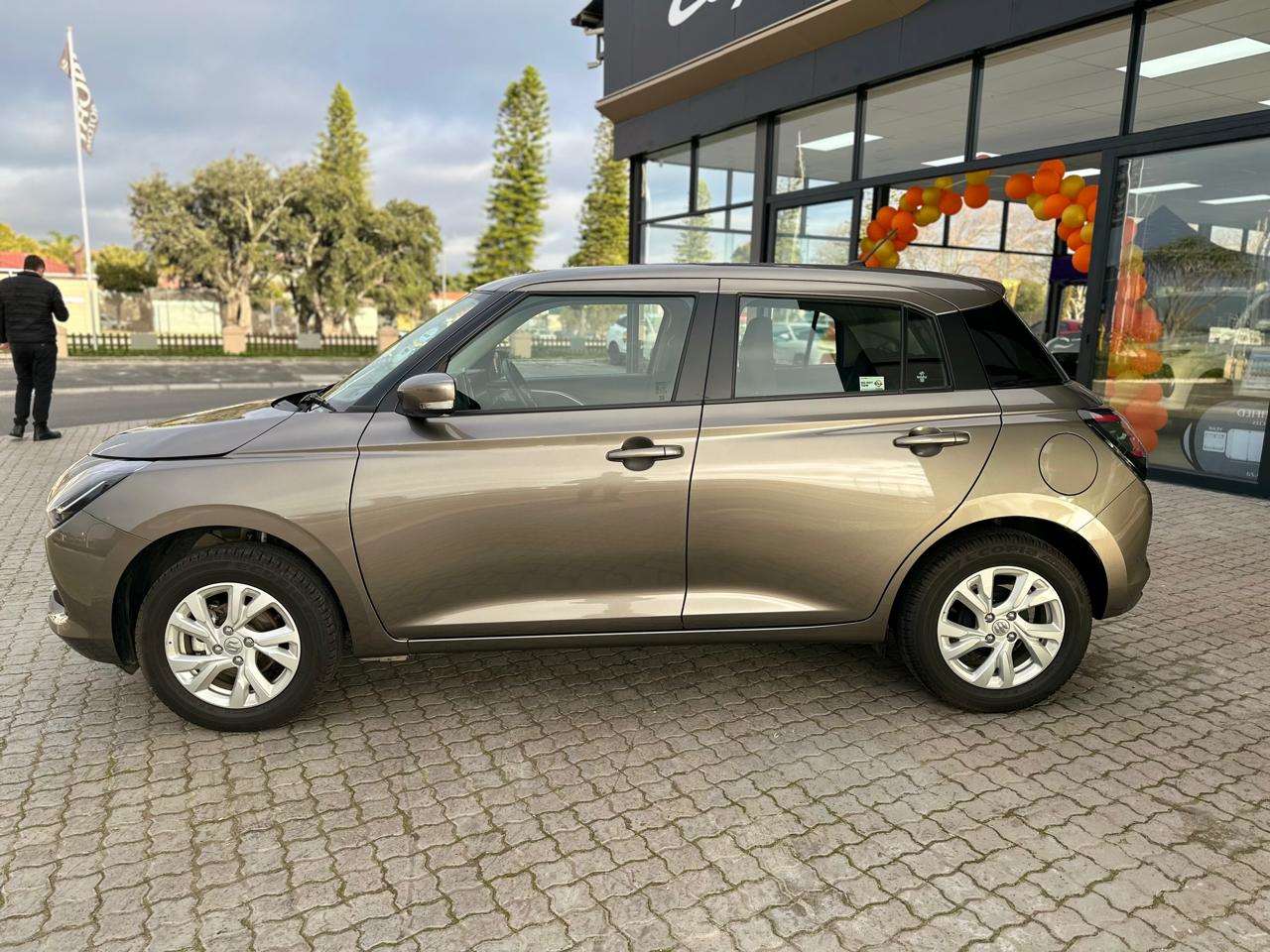 2025 Suzuki Swift 1.2 GL+ 5MT New - Image 5