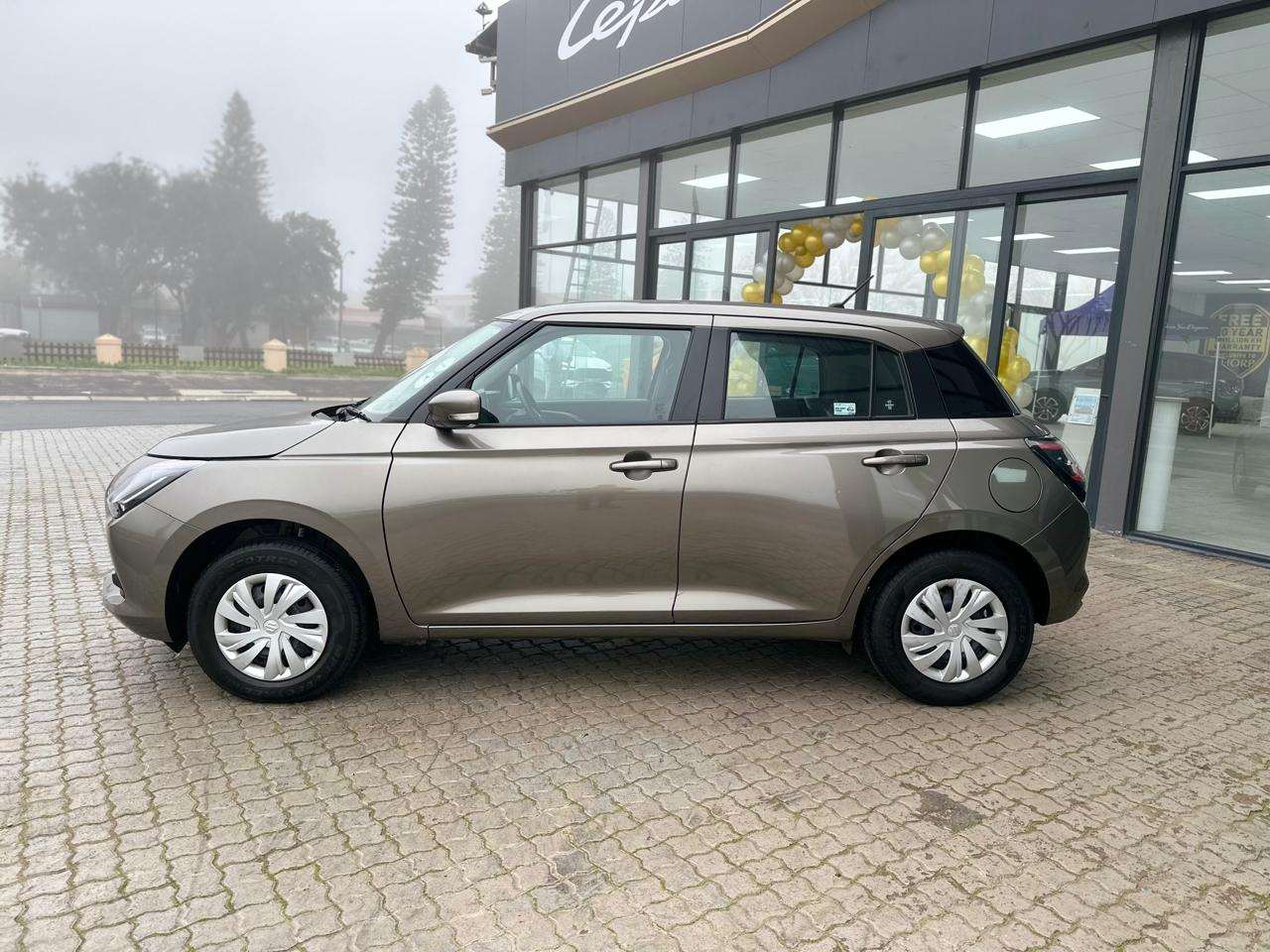 2025 Suzuki Swift 1.2 GL MT - Image 4