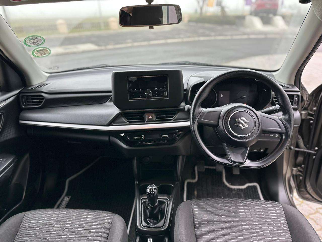 2025 Suzuki Swift 1.2 GL MT - Image 12