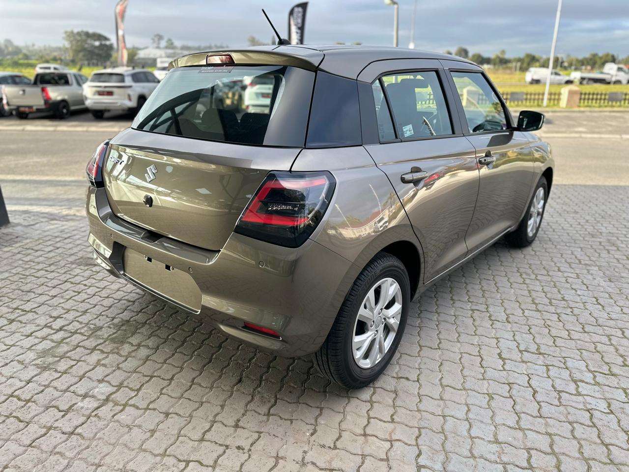 2025 Suzuki Swift 1.2 GL MT - Image 7