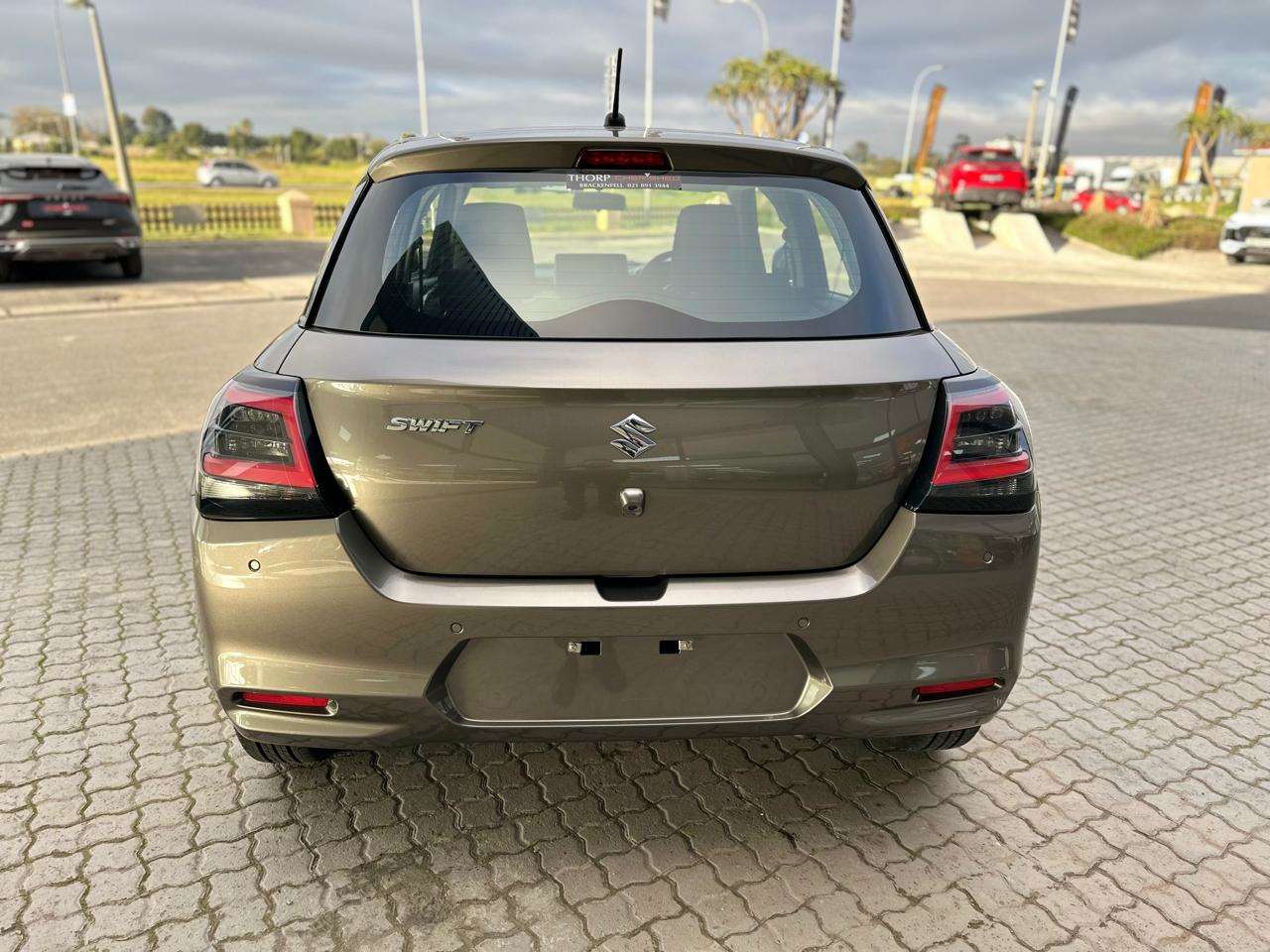 2025 Suzuki Swift 1.2 GL MT - Image 6