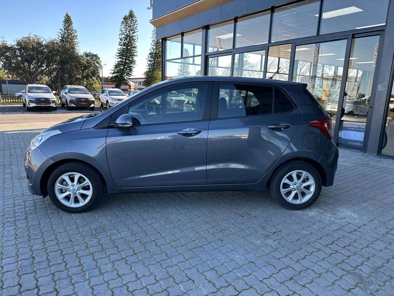2014 Hyundai i10 Grand 1.25 Fluid - Image 3