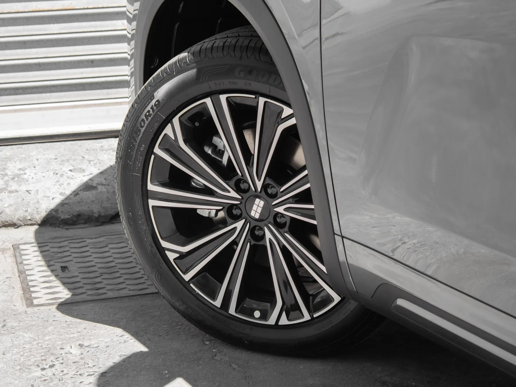 2026 Geely EM5 EM-i Apex - Image 7