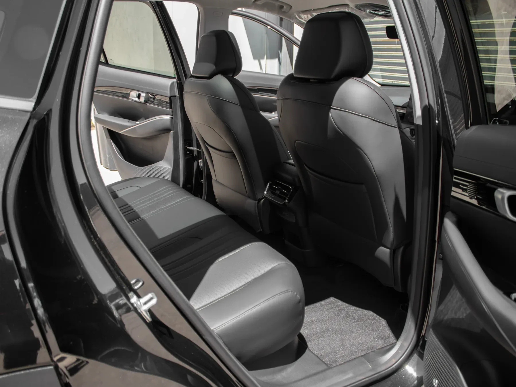 2026 Geely EM5 EM-i Aspire - Image 16