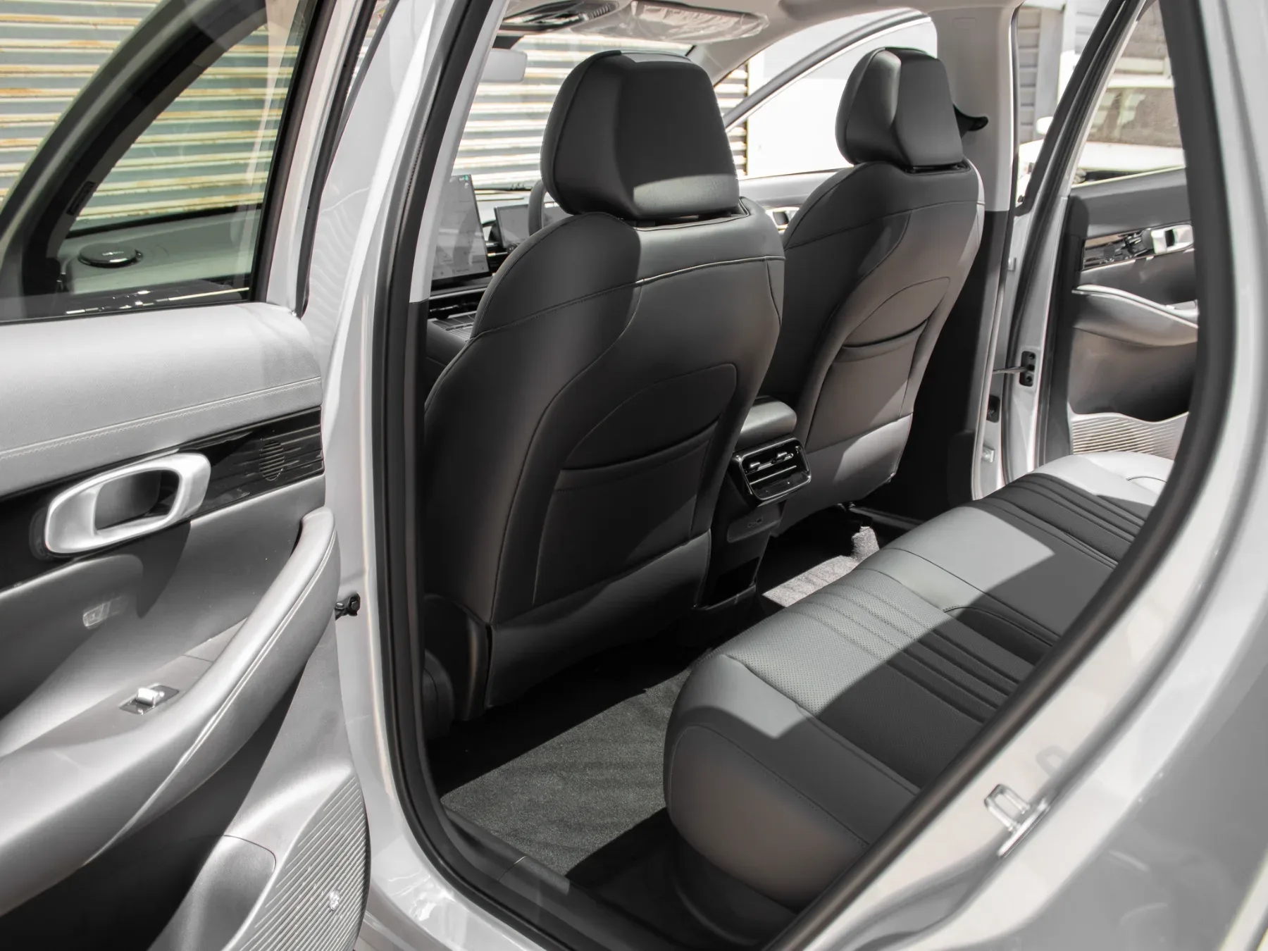 2026 Geely EM5 EM-i Aspire - Image 17