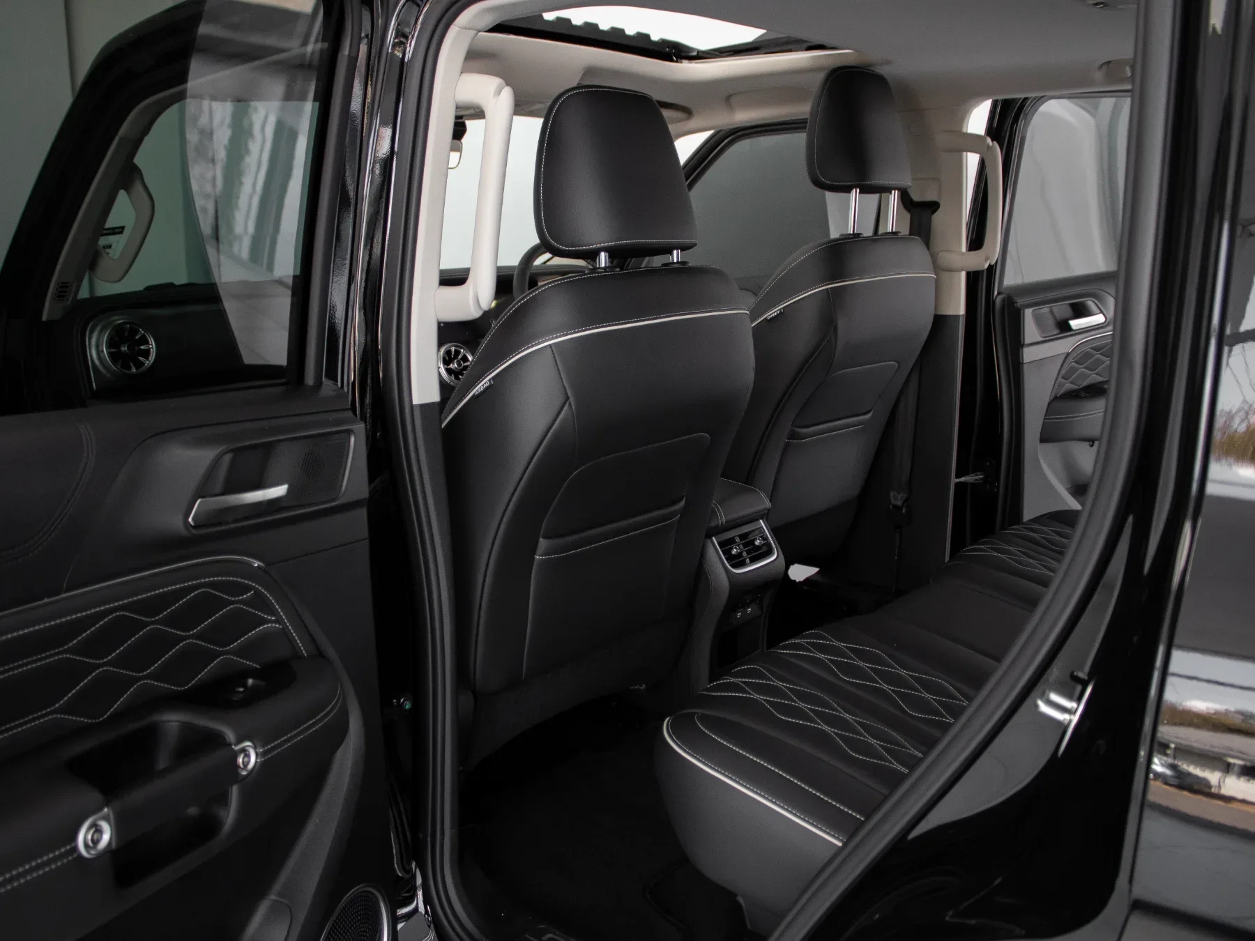 2026 GWM Tank 300 2.4T Ultra Luxury 4x4 - Image 13
