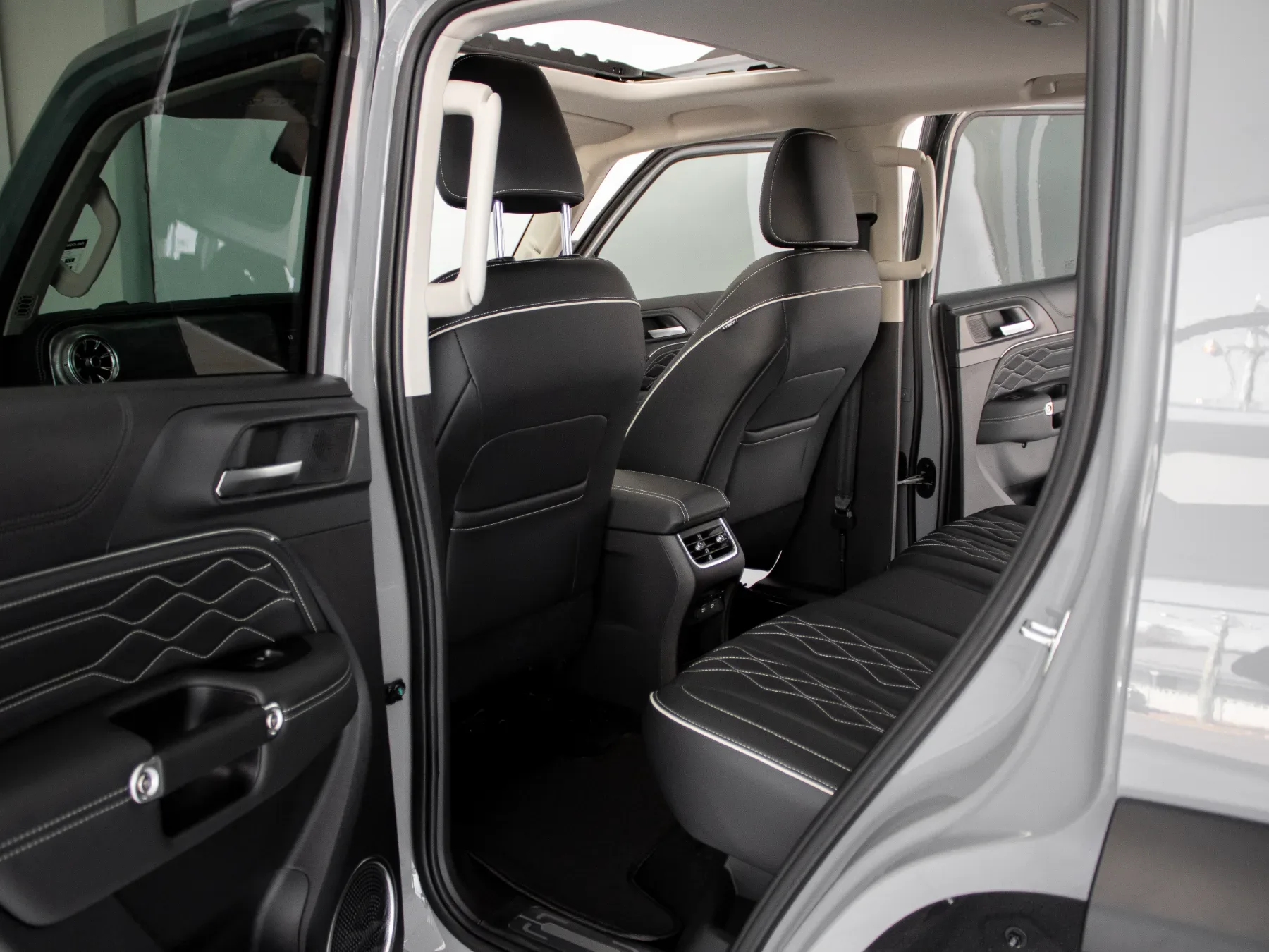 2026 GWM Tank 300 2.4T Super Luxury 4x4 - Image 11