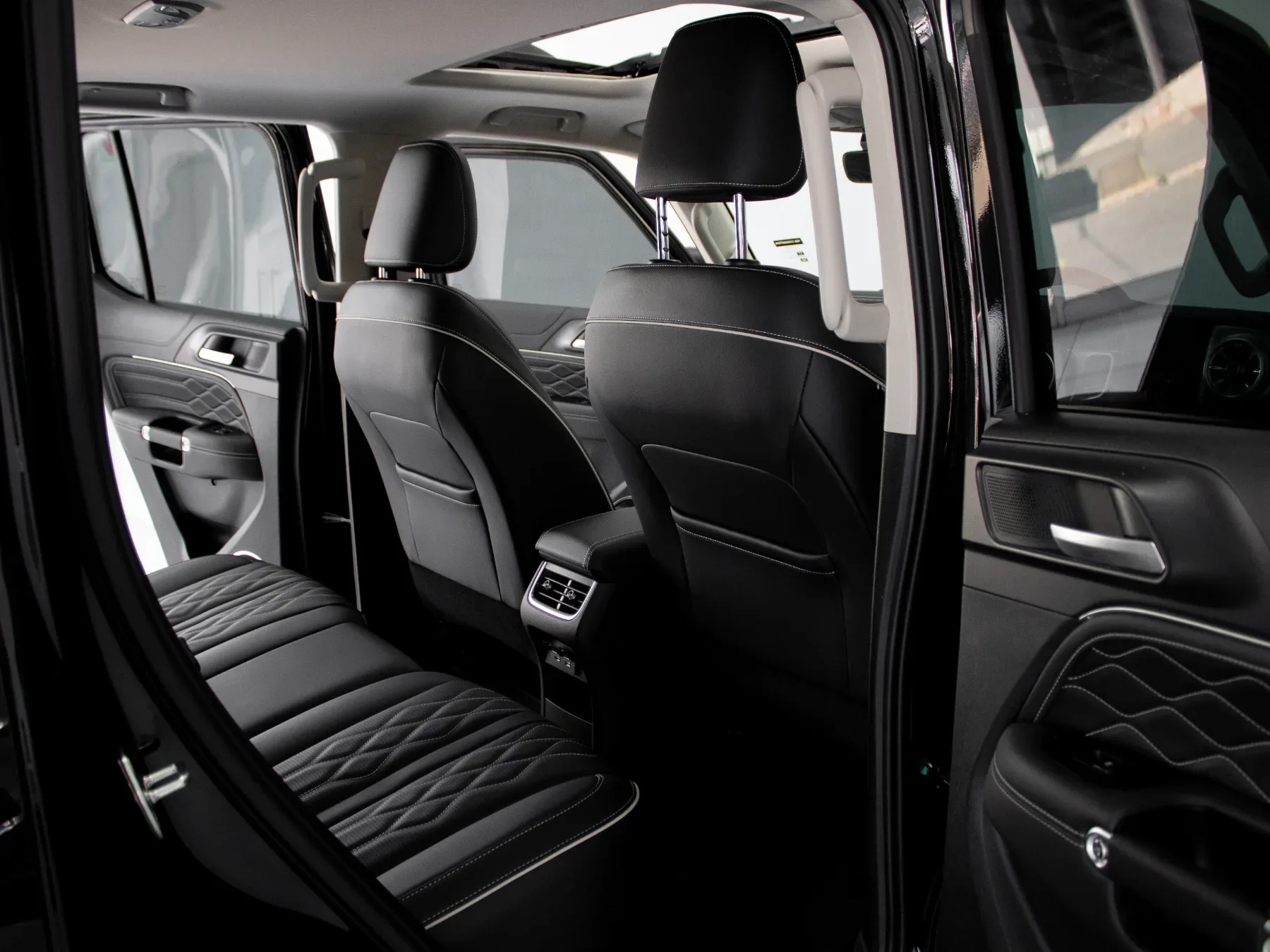 2026 GWM Tank 300 2.4T Super Luxury 4x4 - Image 11