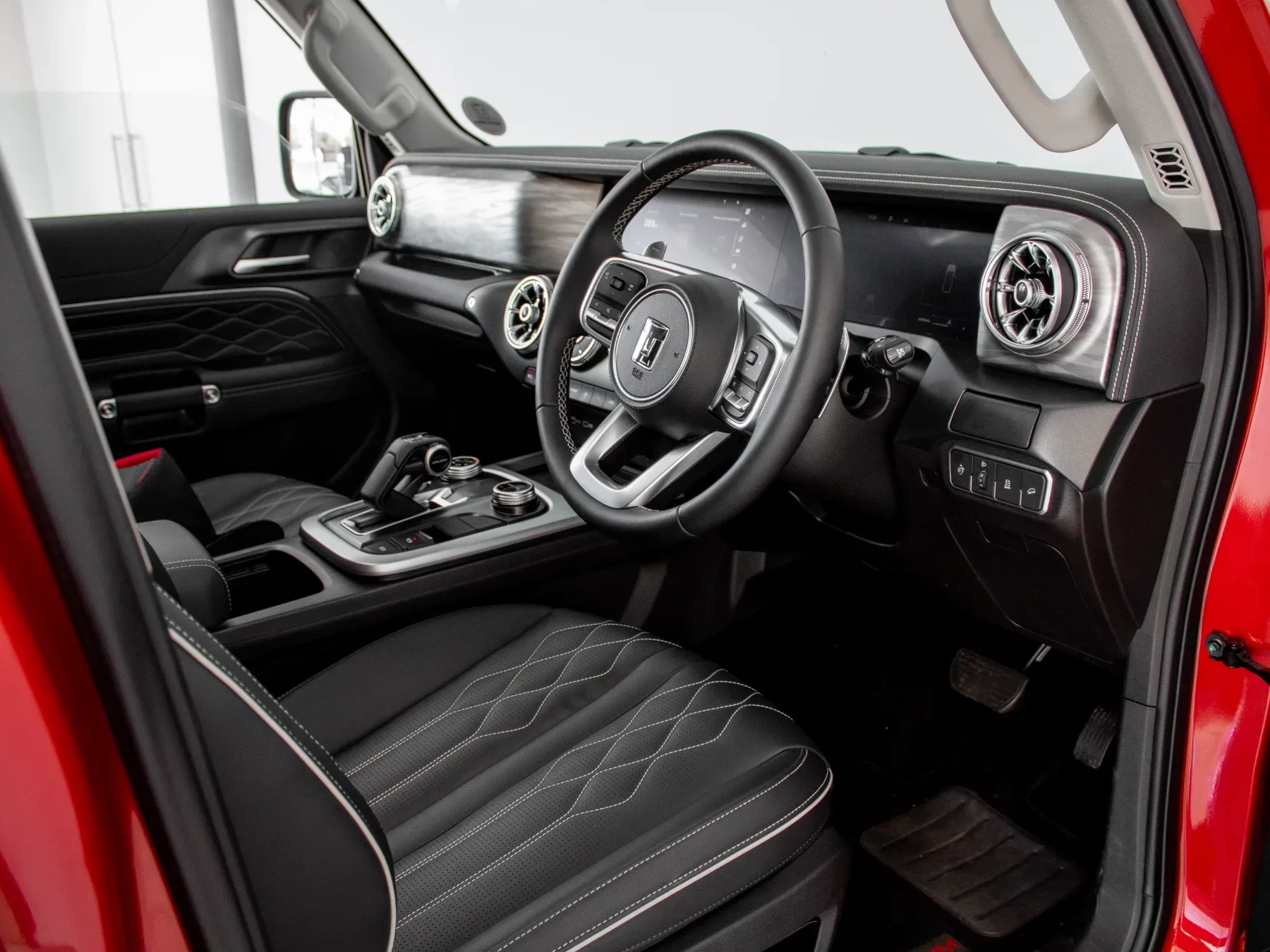 2026 GWM Tank 300 2.4T Ultra Luxury 4x4 - Image 5