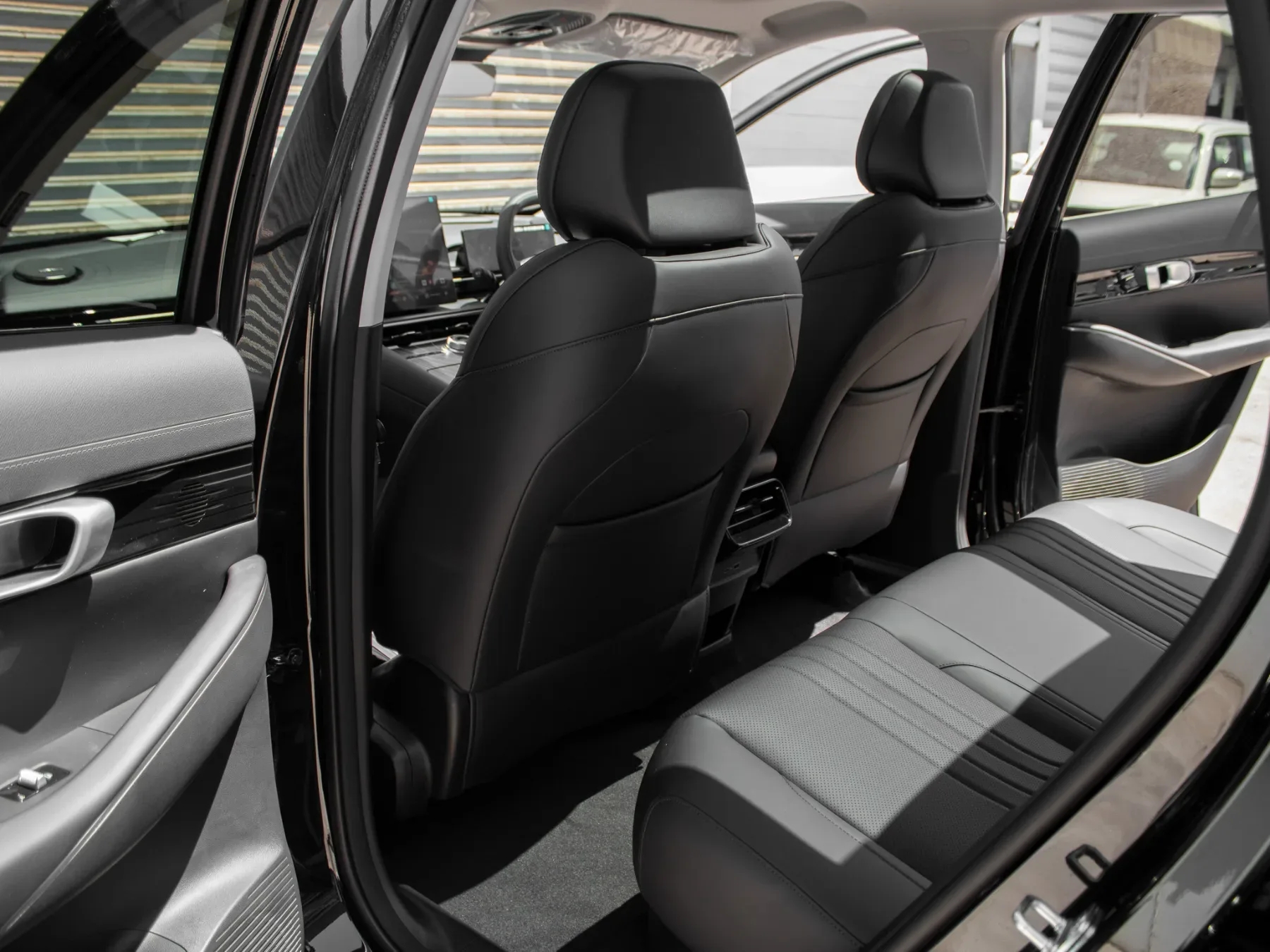 2026 Geely EM5 EM-i Apex - Image 17
