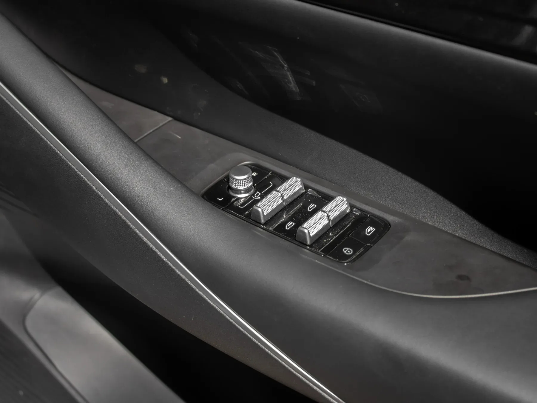 2026 Geely EM5 EM-i Apex - Image 10