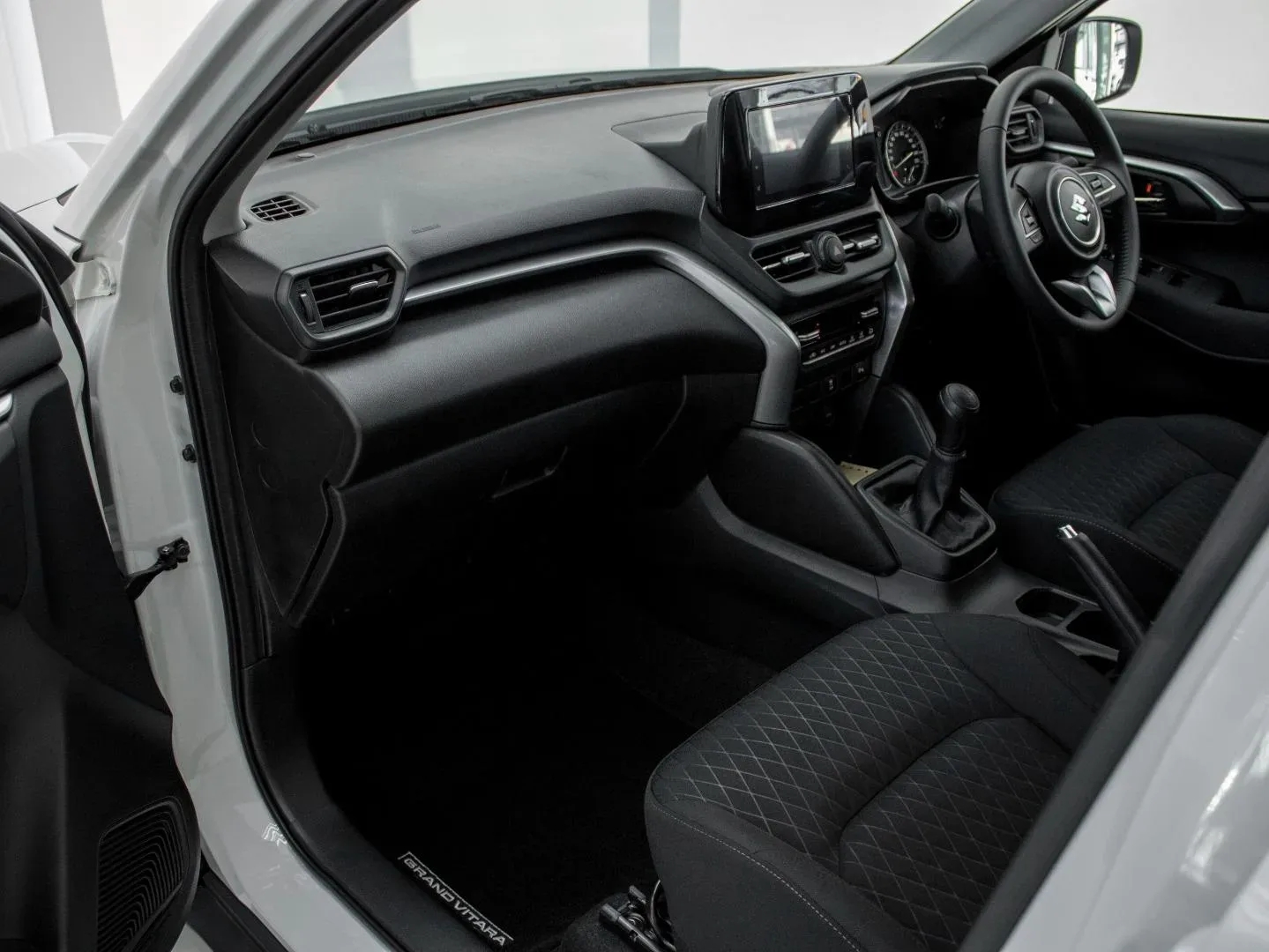 2026 Suzuki Grand Vitara GL MT - Image 2