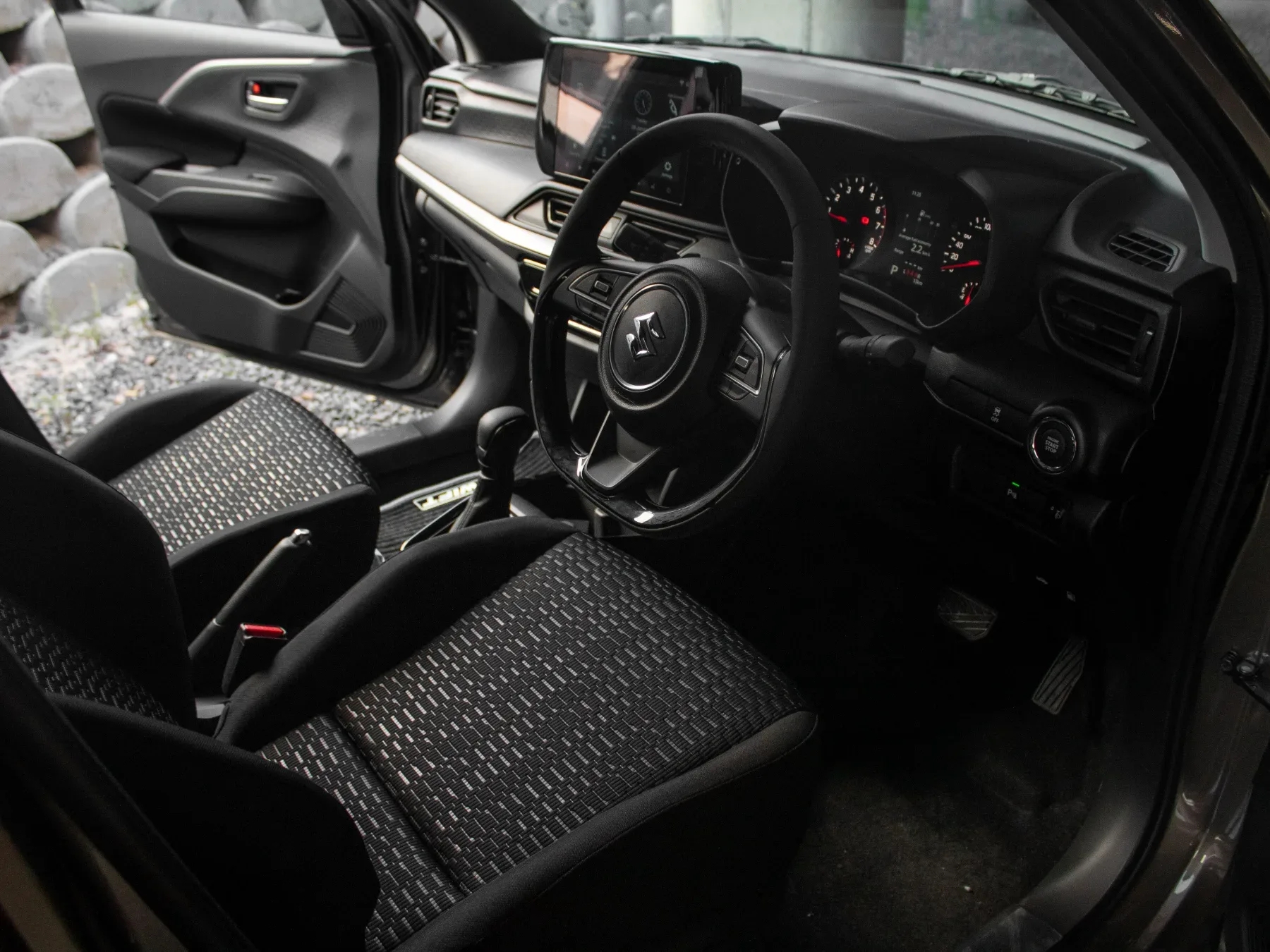 2026 Suzuki Swift GLX CVT - Image 4
