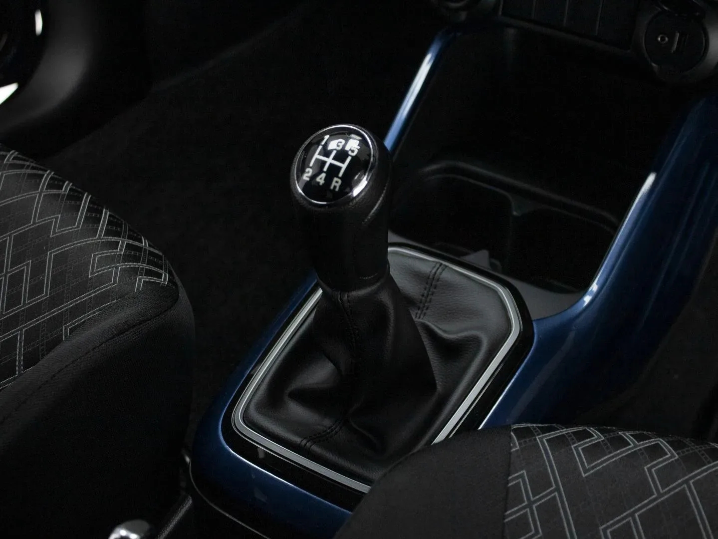2026 Suzuki Ignis GLX MT - Image 11