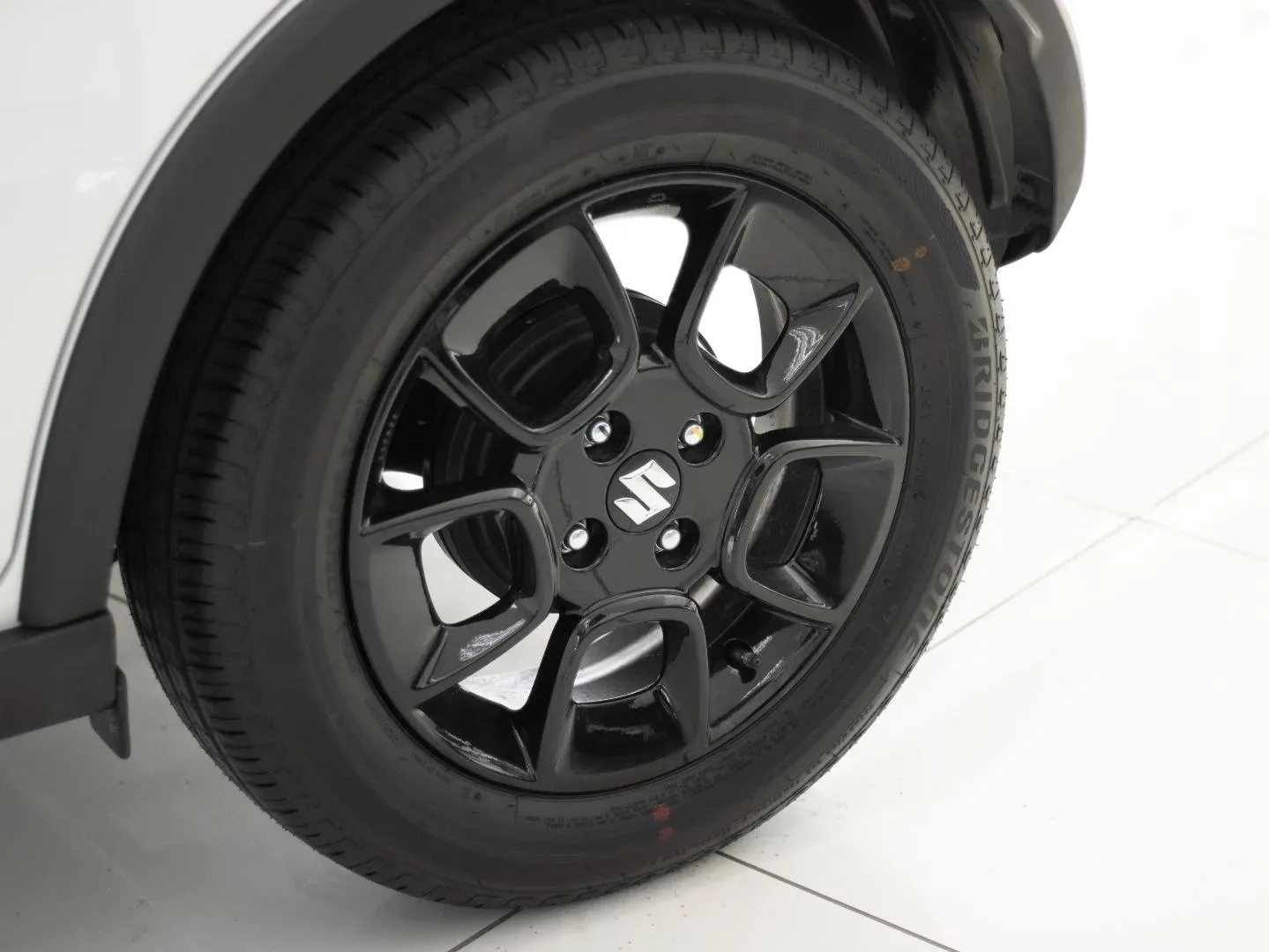 2026 Suzuki Ignis GLX AMT - Image 6