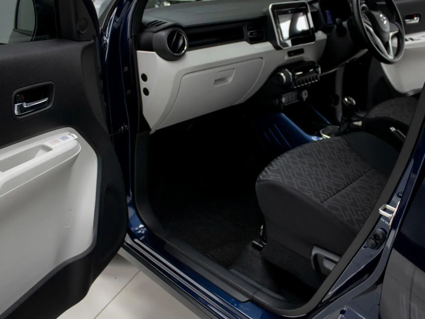 2026 Suzuki Ignis GLX AMT - Image 11