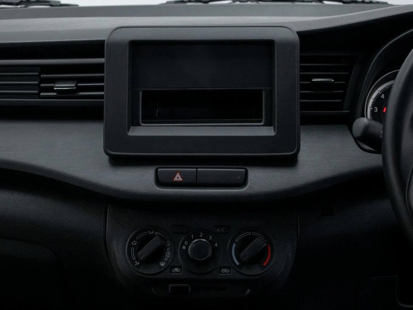 2026 Suzuki Ertiga GA MT - Image 13