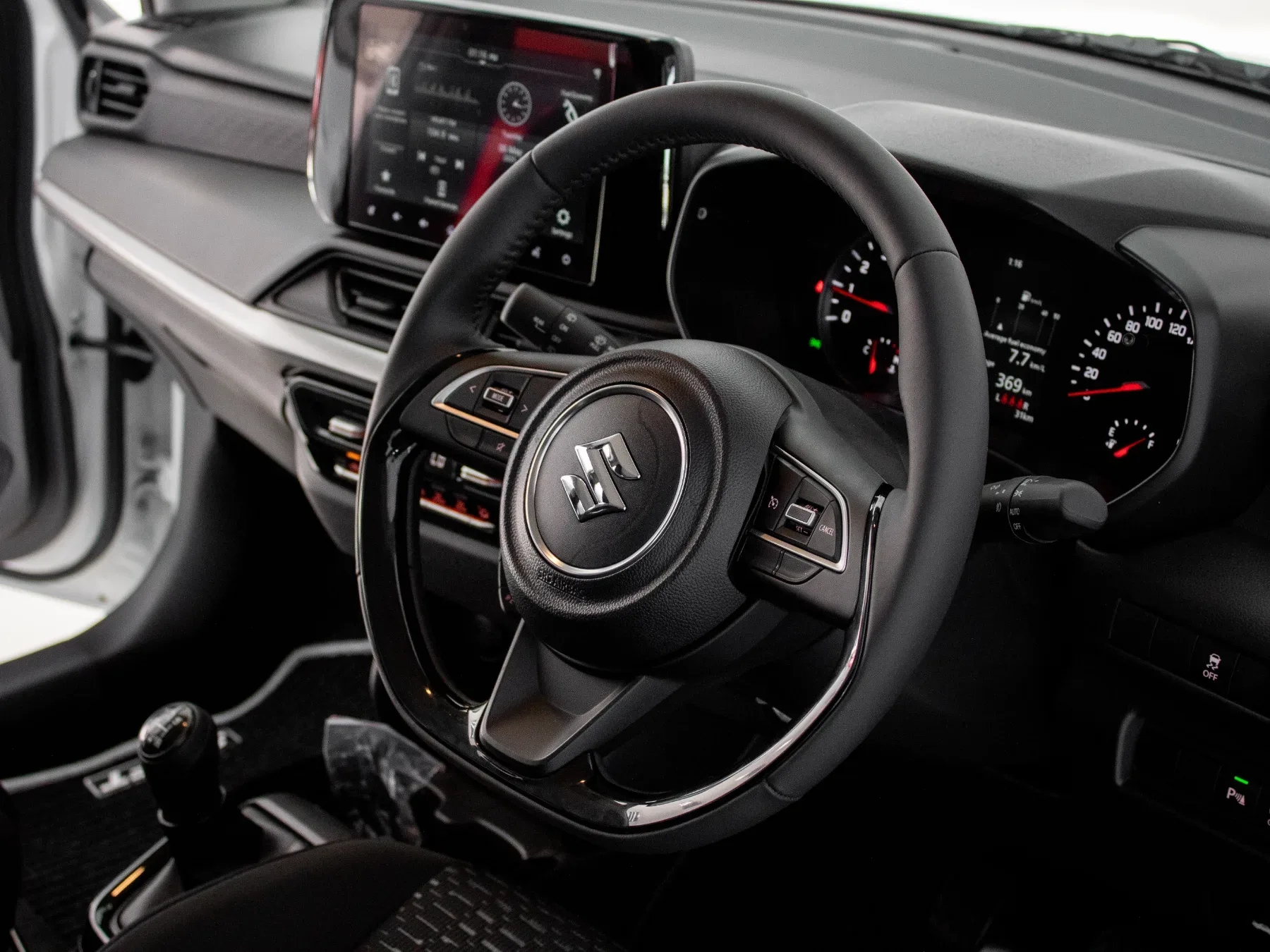 2026 Suzuki Swift GLX MT - Image 12