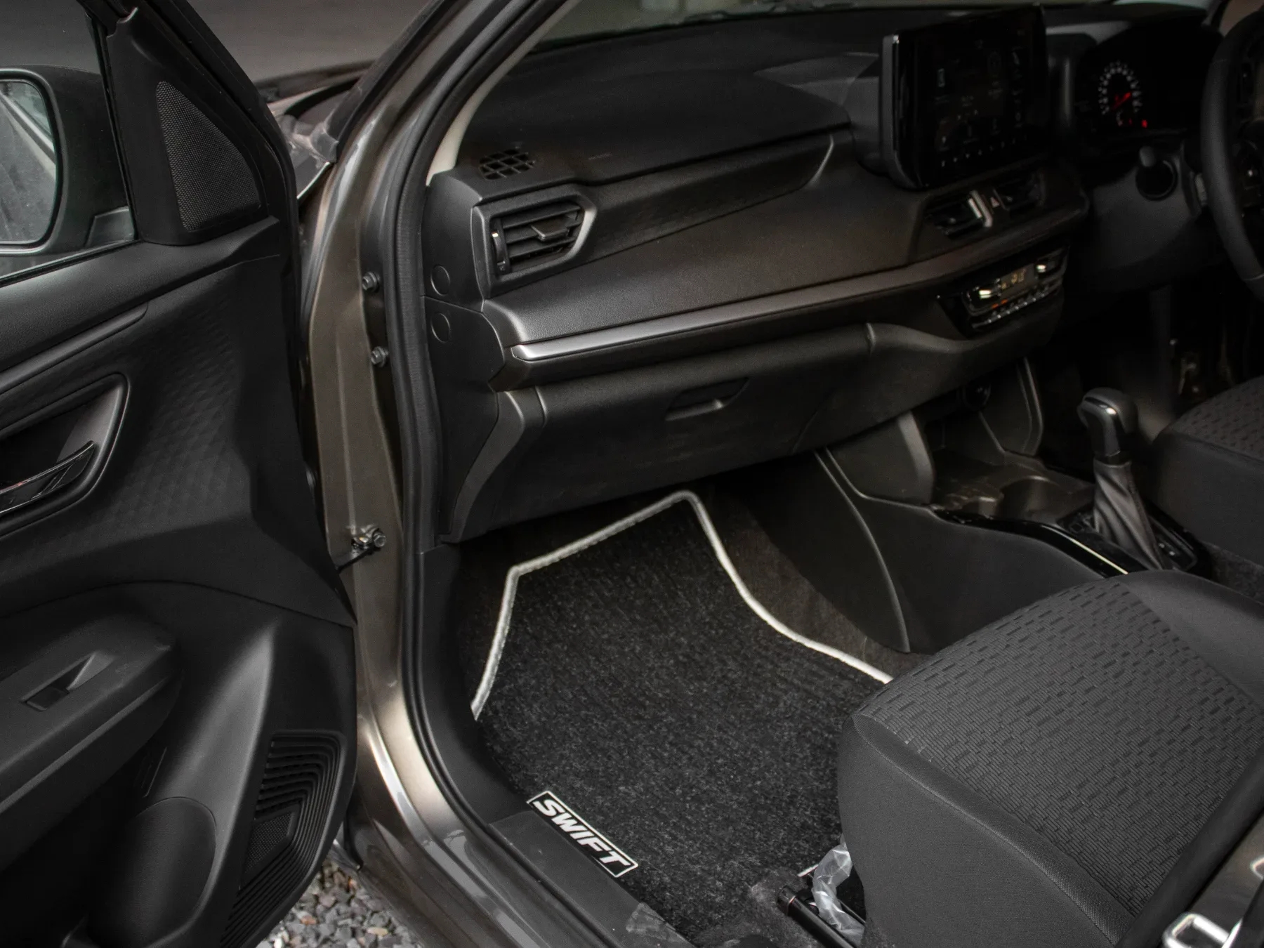 2026 Suzuki Swift GLX MT - Image 5