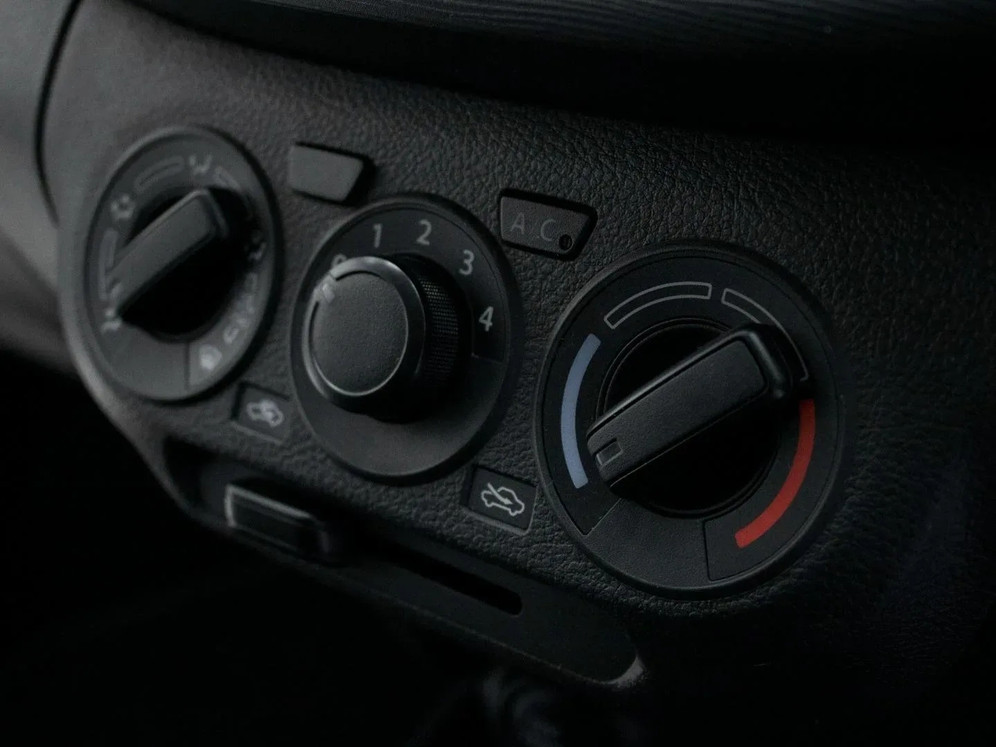 2026 Suzuki Ertiga GA MT - Image 12