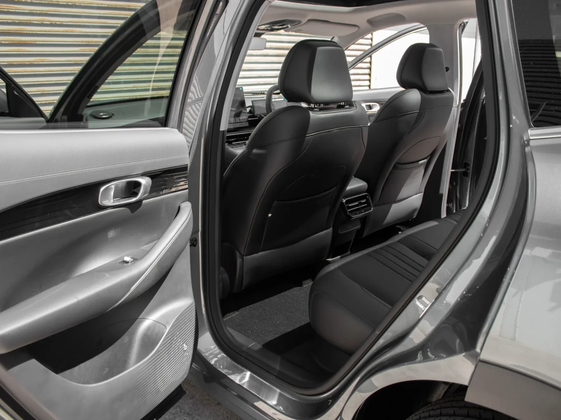 2026 Geely EM5 EM-i Apex - Image 16