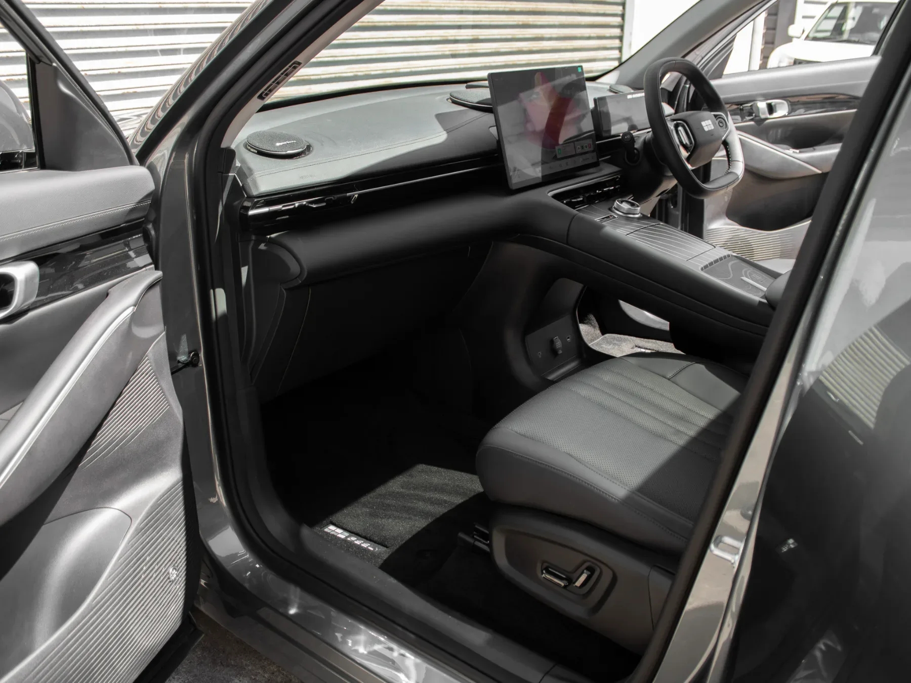 2026 Geely EM5 EM-i Apex - Image 17