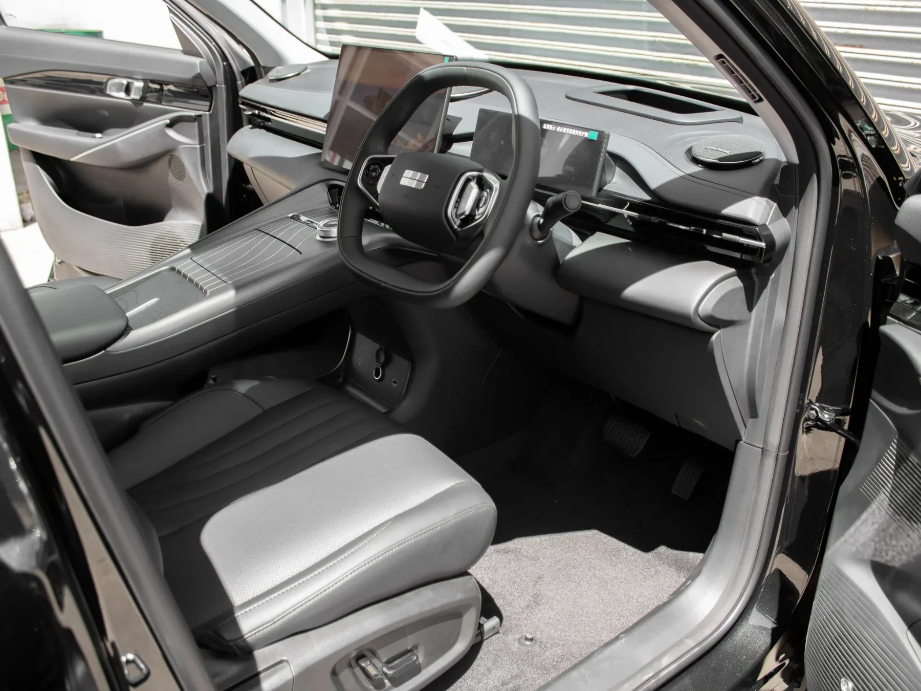 2026 Geely EM5 EM-i Apex - Image 9