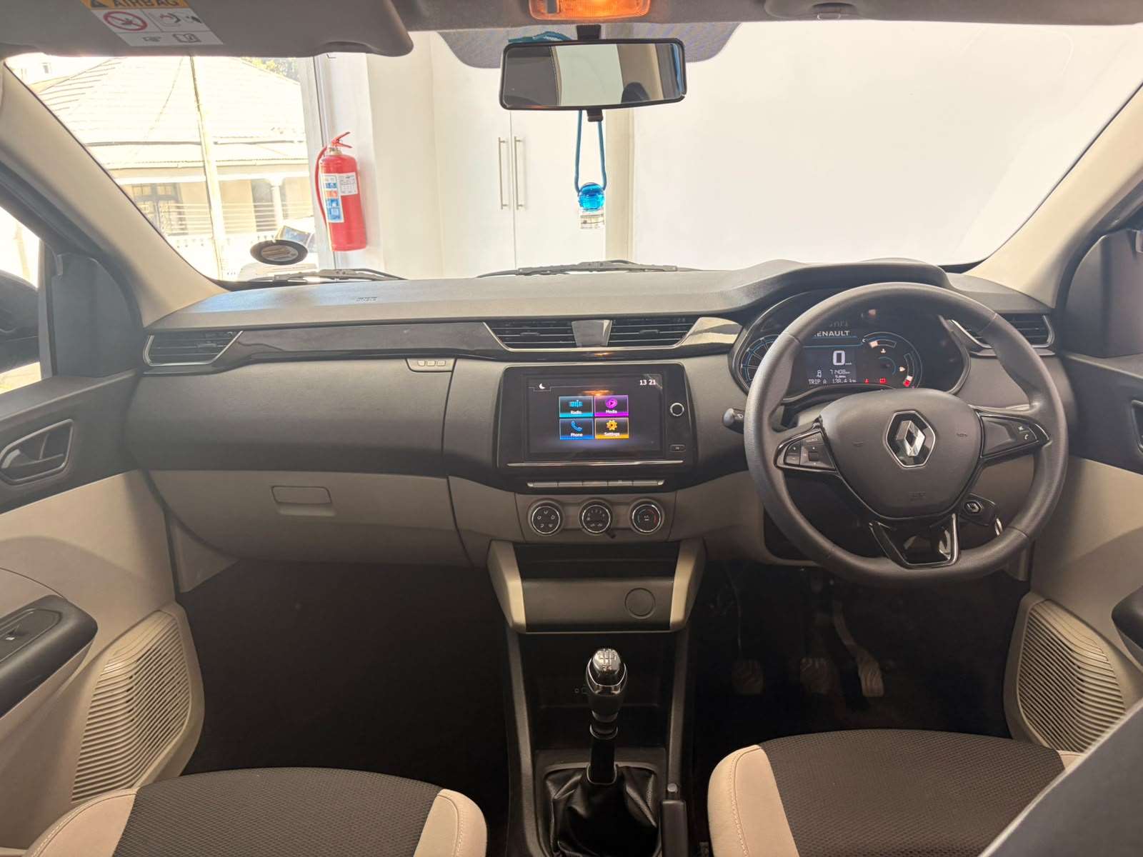 2022 Renault Triber TRIBER 1.0 DYNAMIQUE / ZEN - Image 10