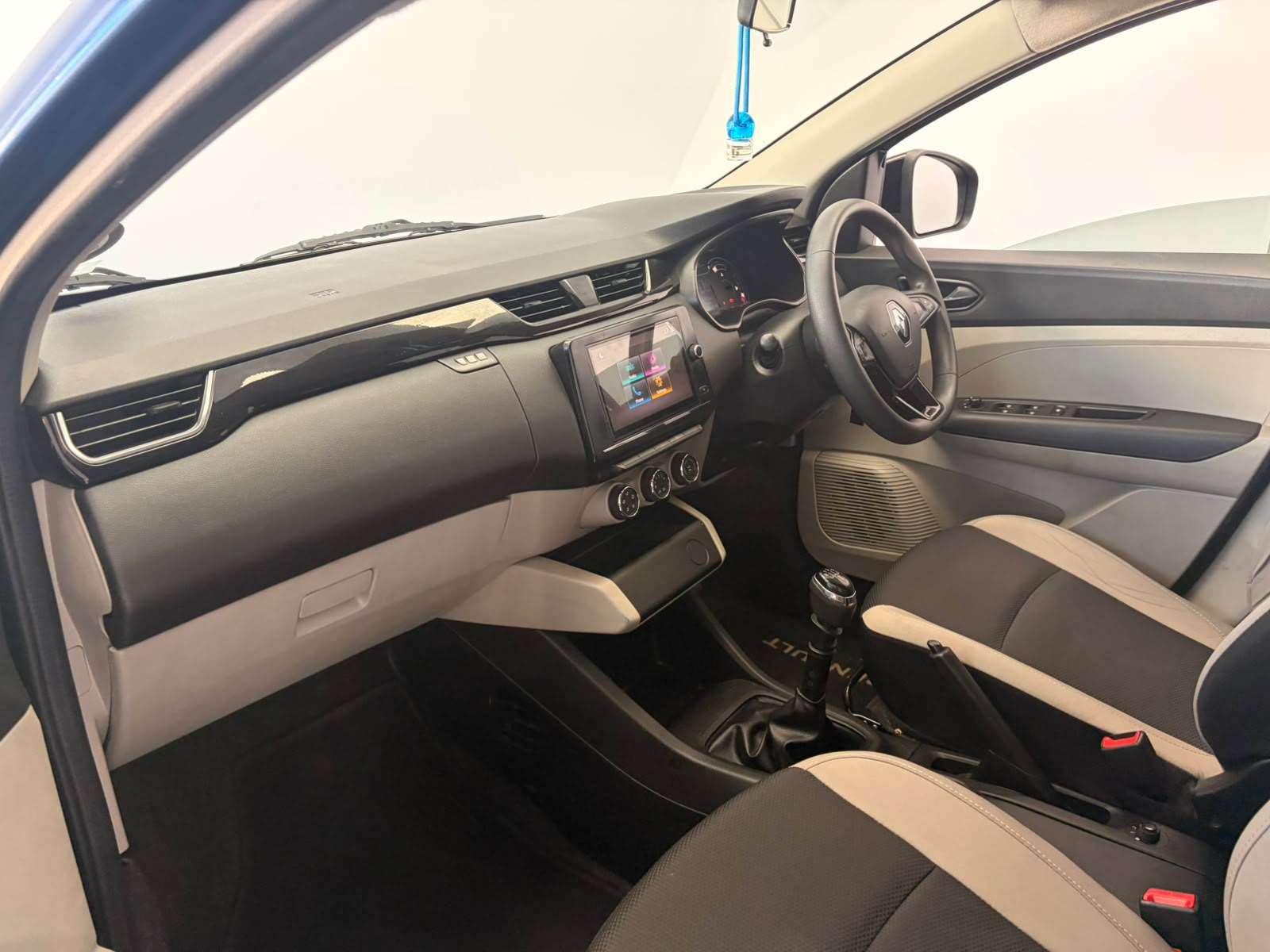 2022 Renault Triber TRIBER 1.0 DYNAMIQUE / ZEN - Image 13