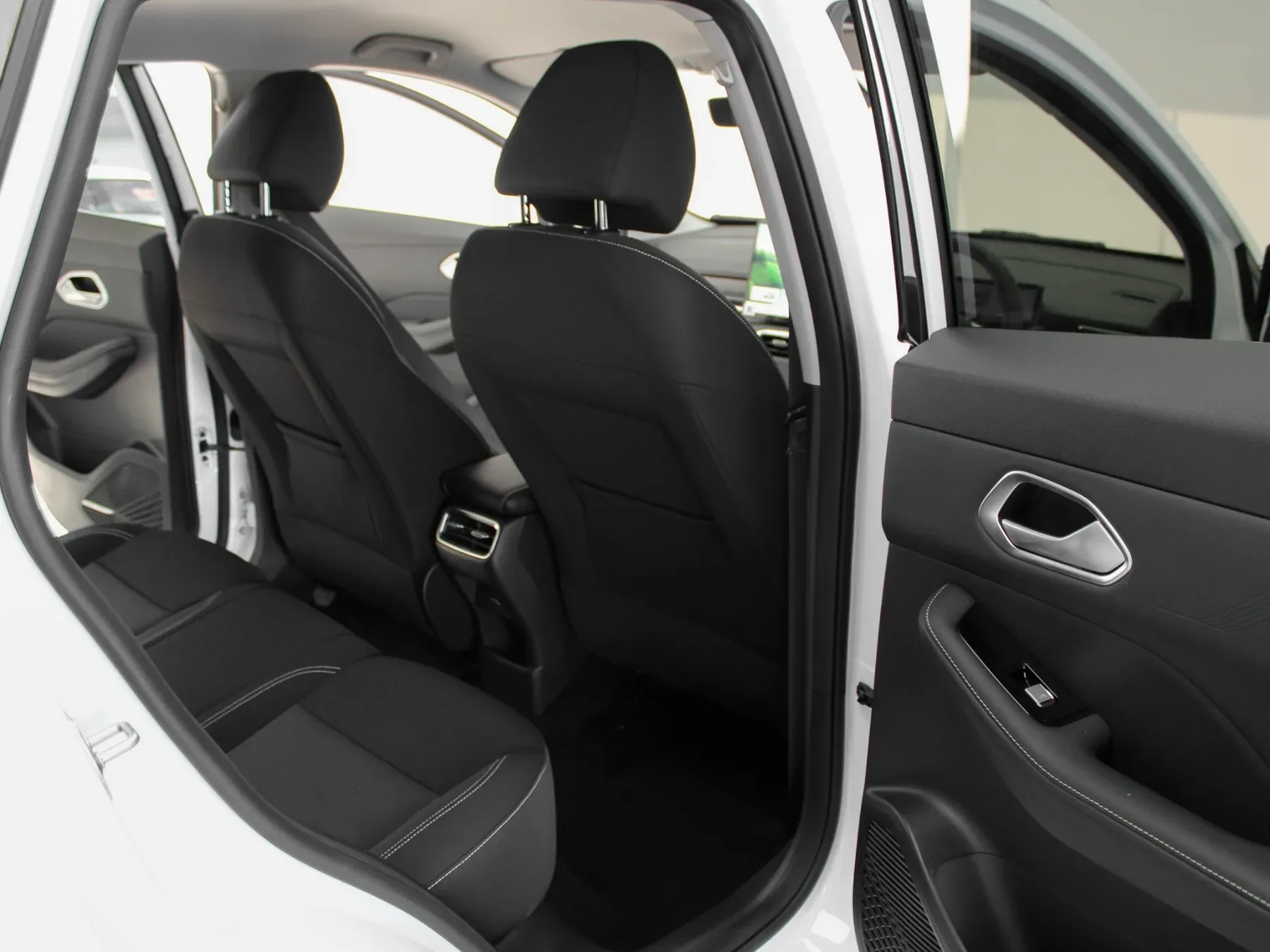 2026 Geely Coolray Vertex - Image 21