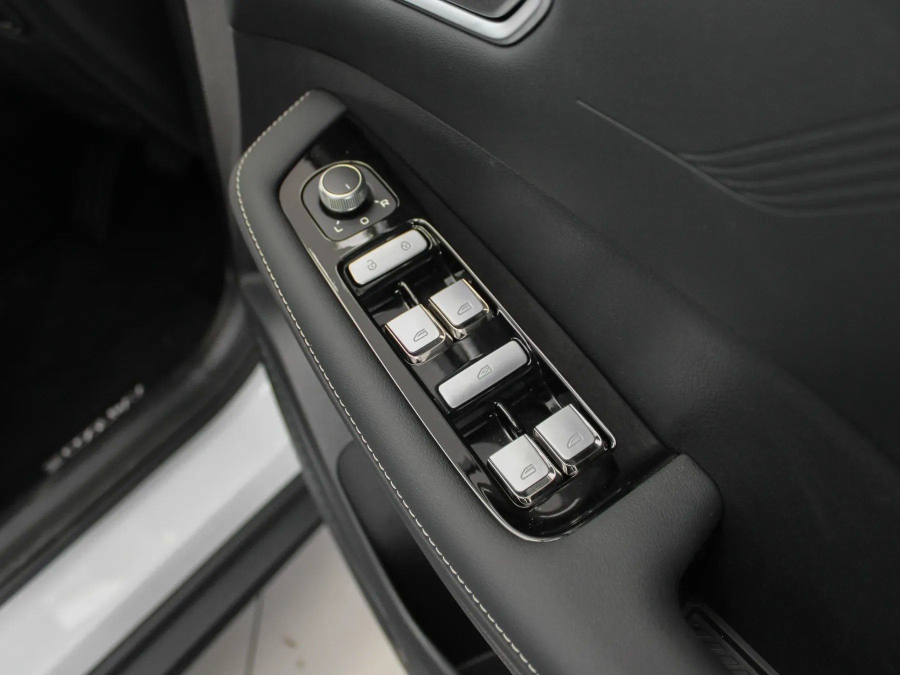 2026 Geely Coolray Nova - Image 6