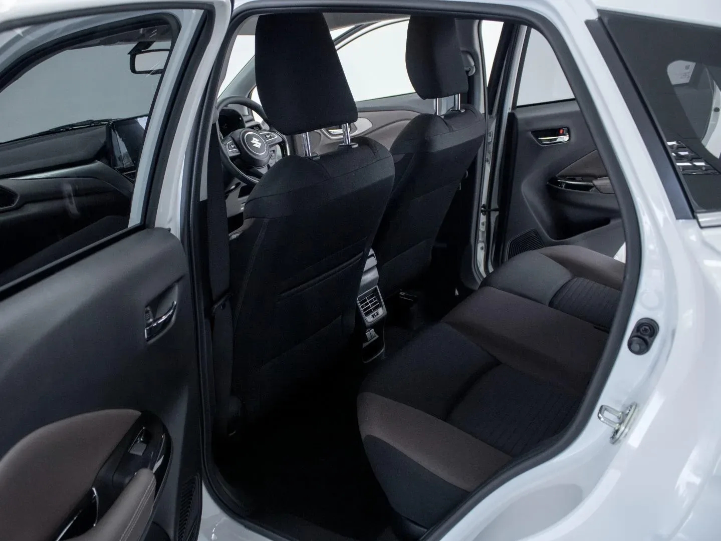 2026 Suzuki Fronx GLX AT - Image 6