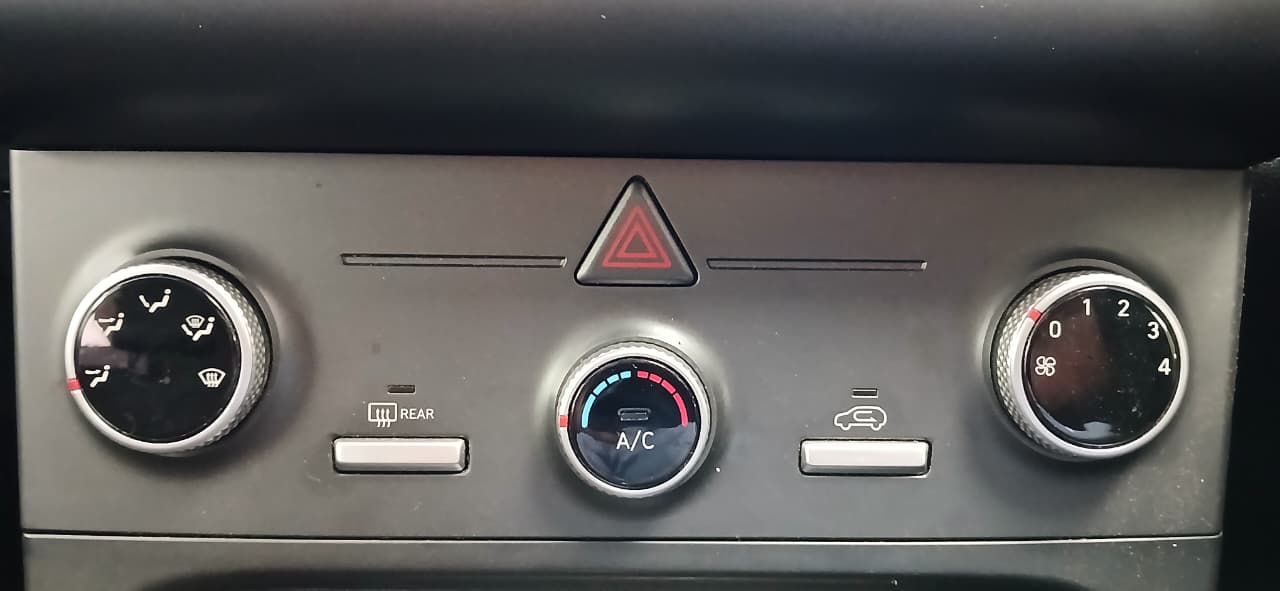 2023 HYUNDAI CRETA 1.5 PREMIUM MT MY22 thumbnail 16